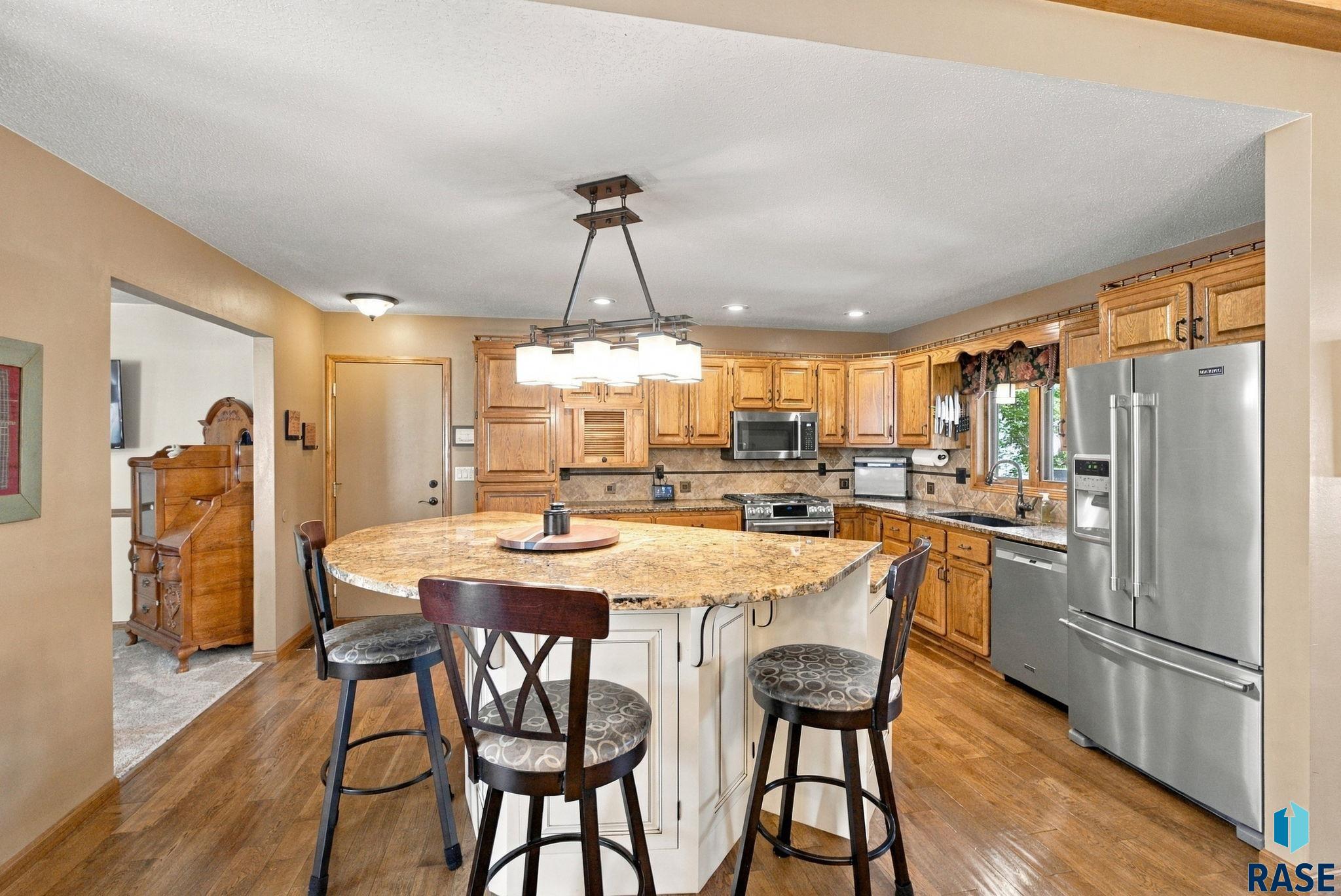 main property photo 9