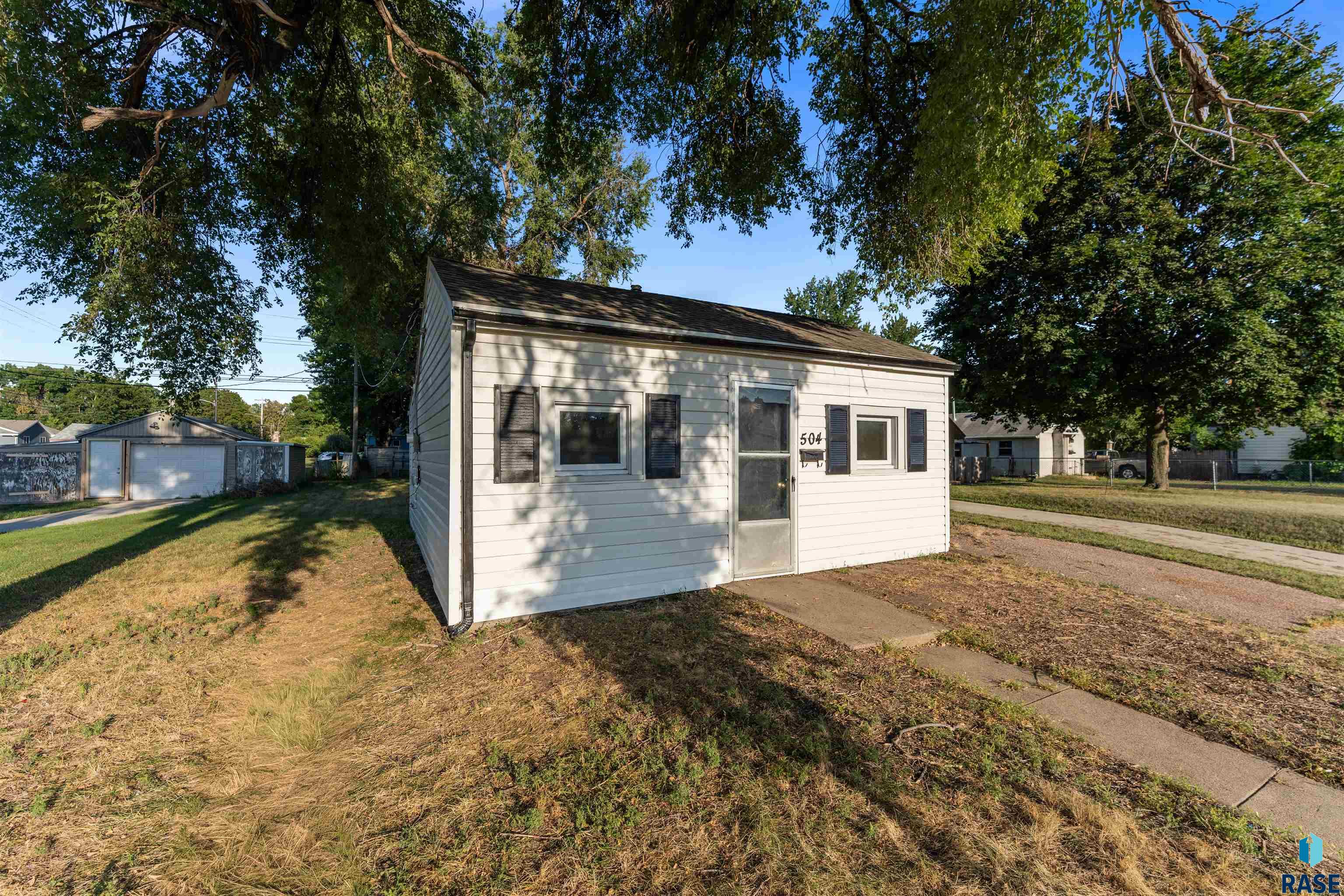 main property photo 13