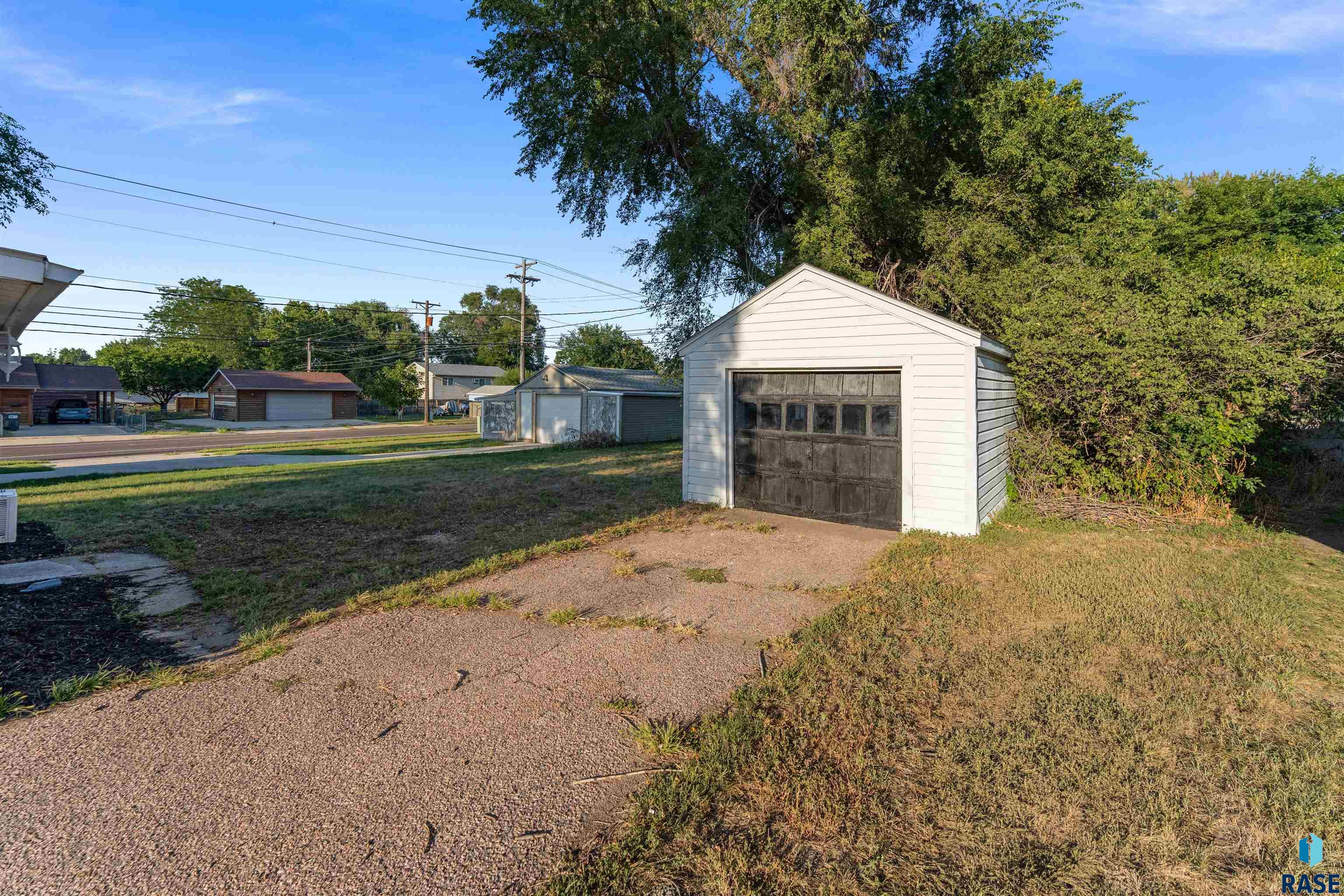 main property photo 14