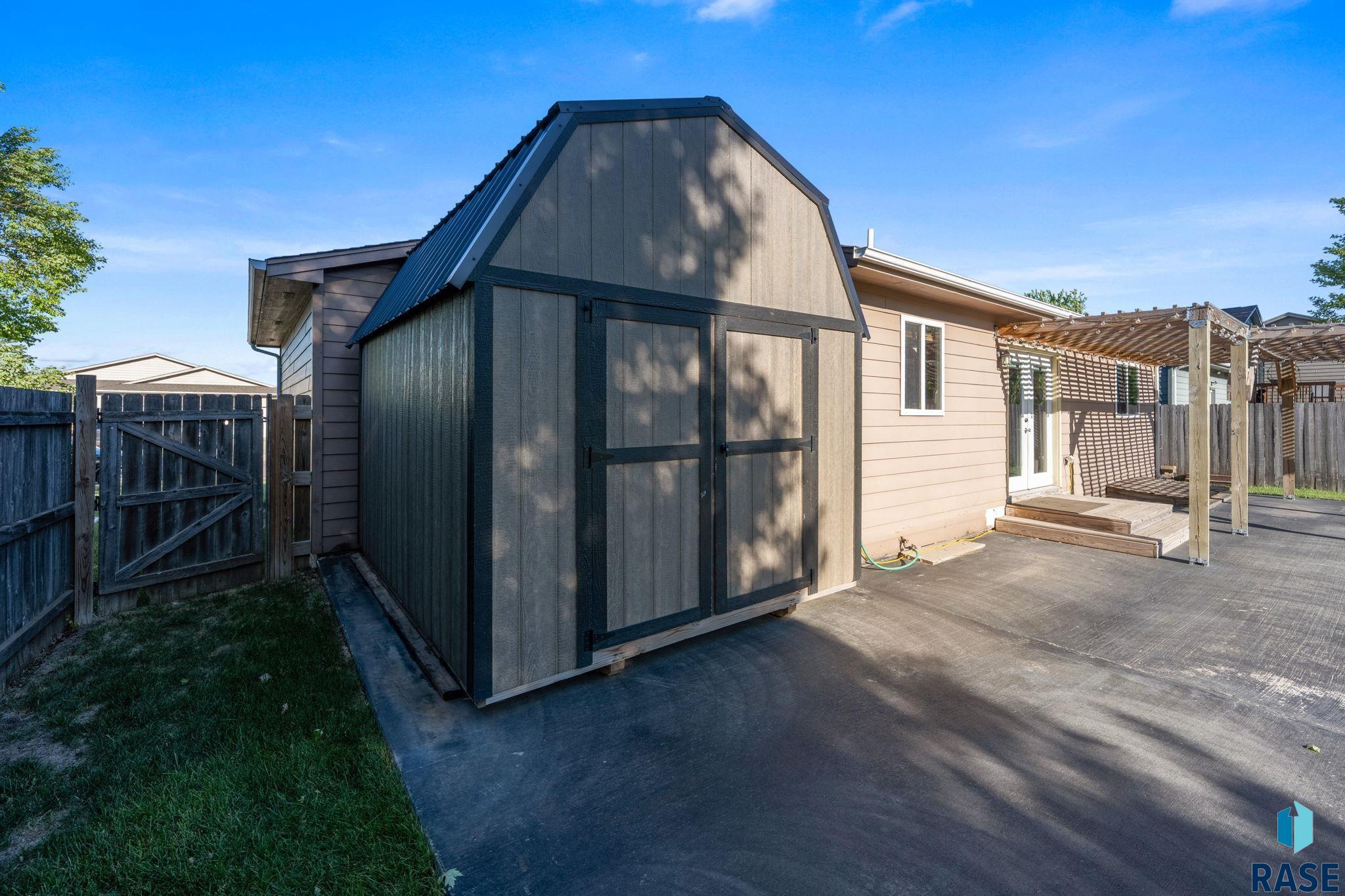 main property photo 28