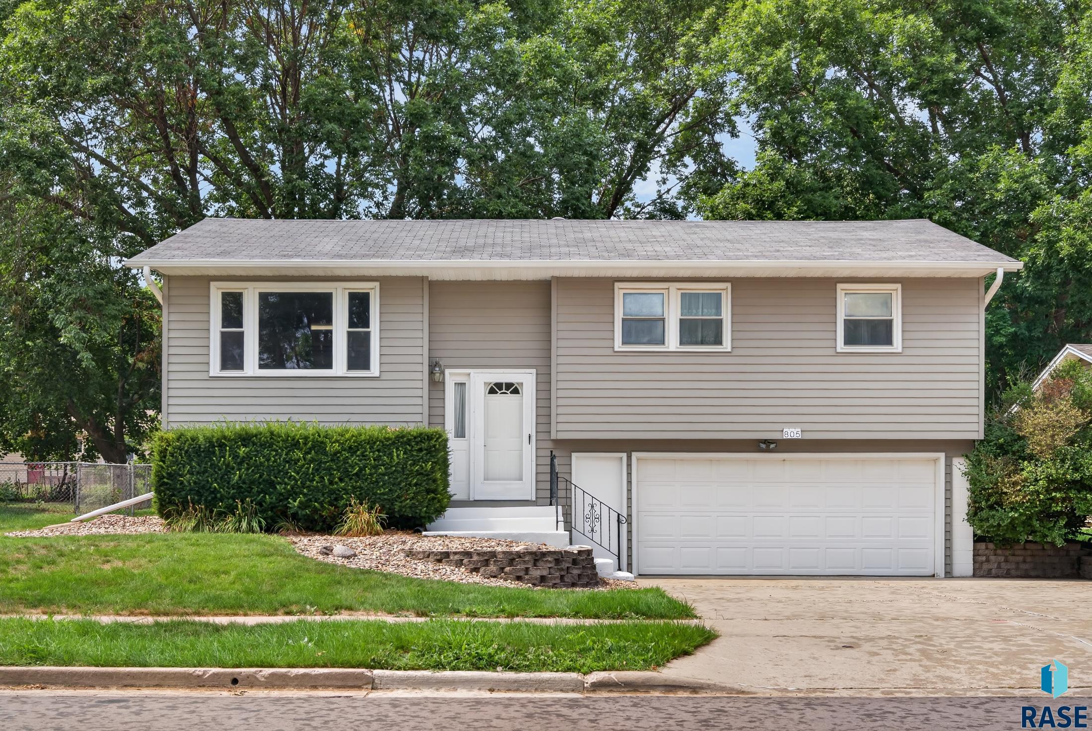 main property photo 0