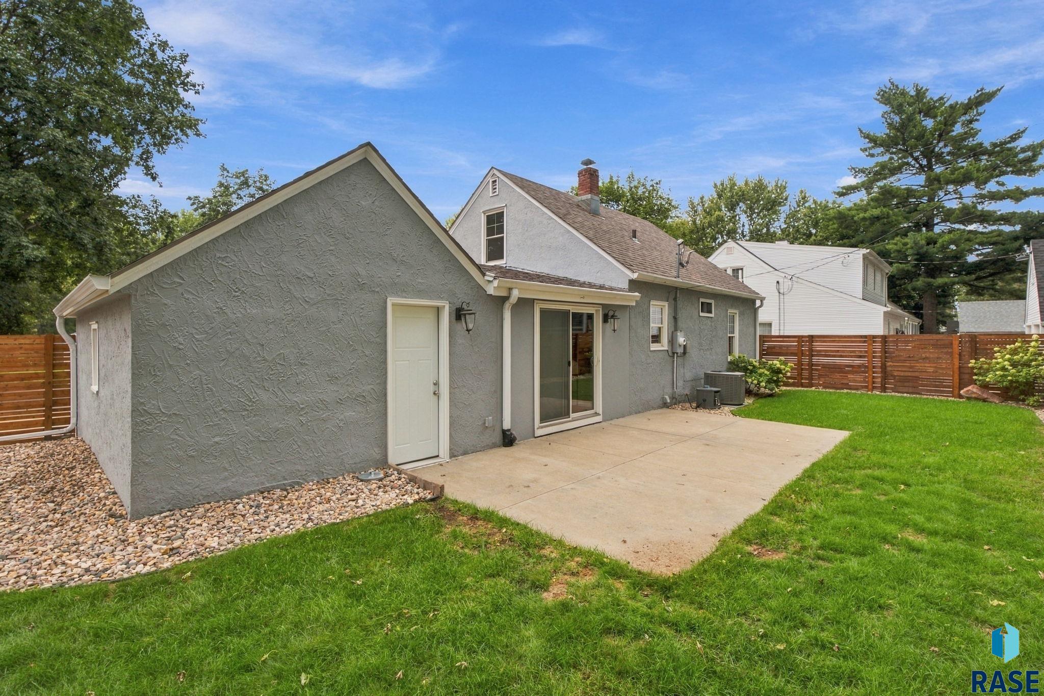 main property photo 25