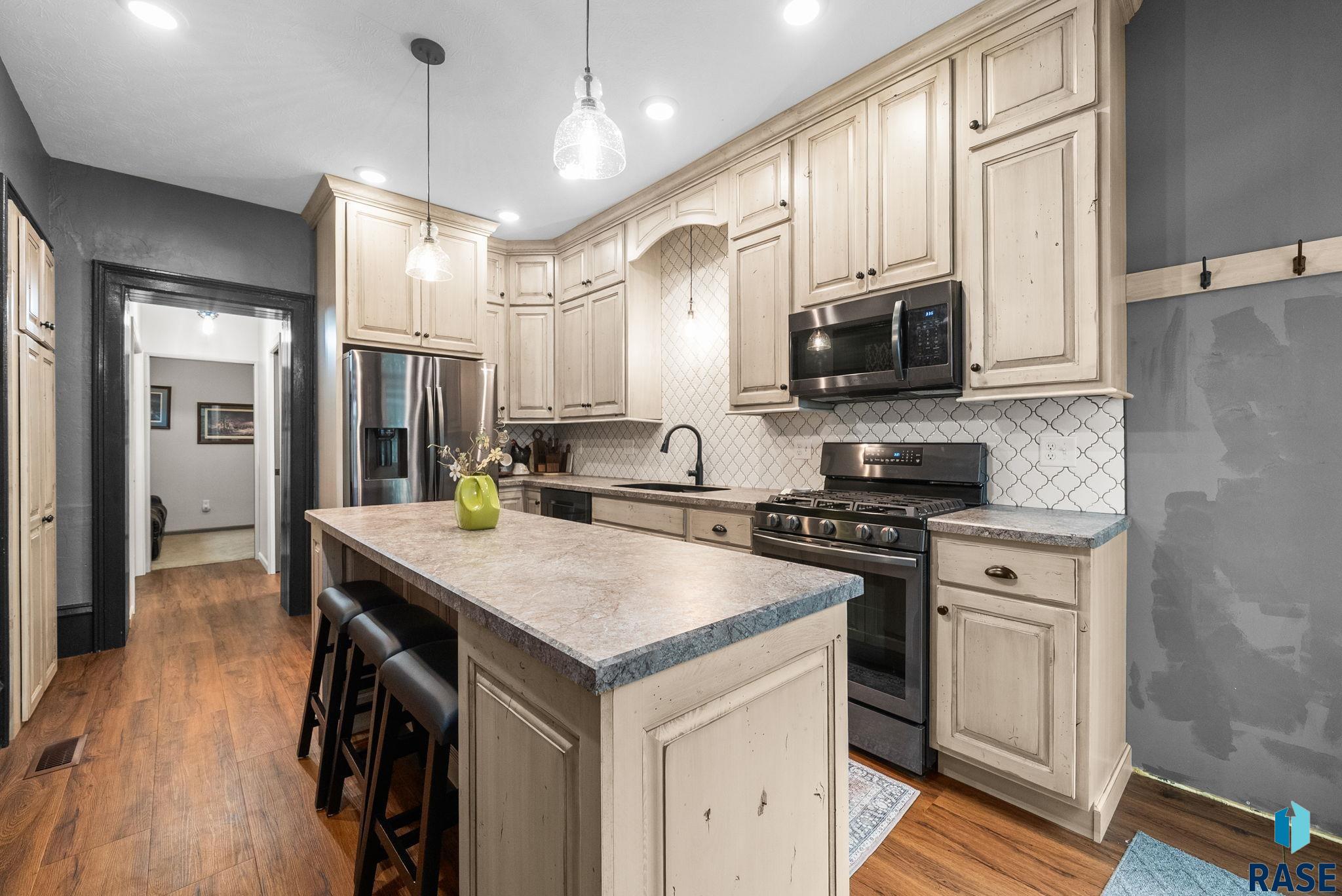 main property photo 3