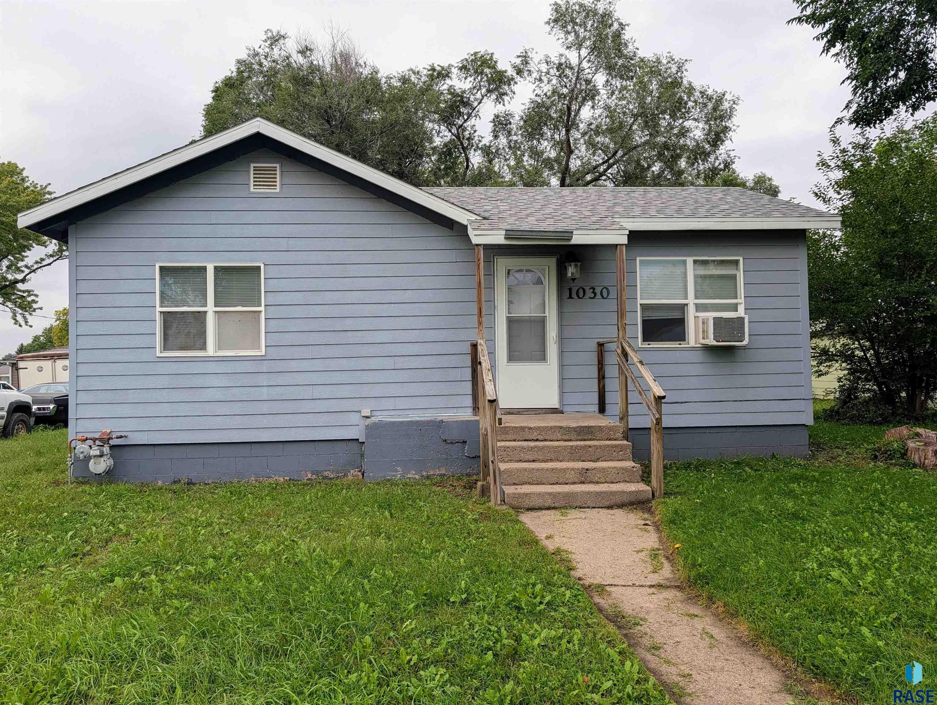 main property photo 0