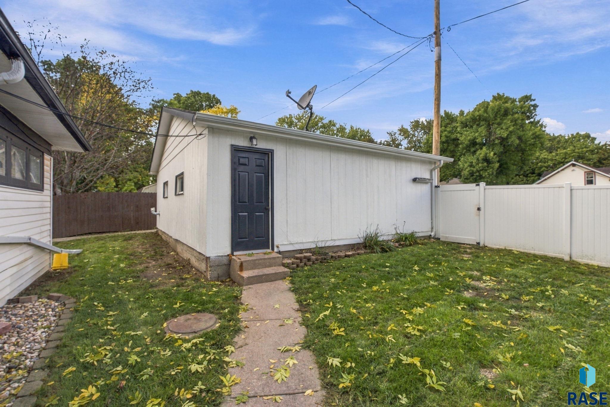 main property photo 32
