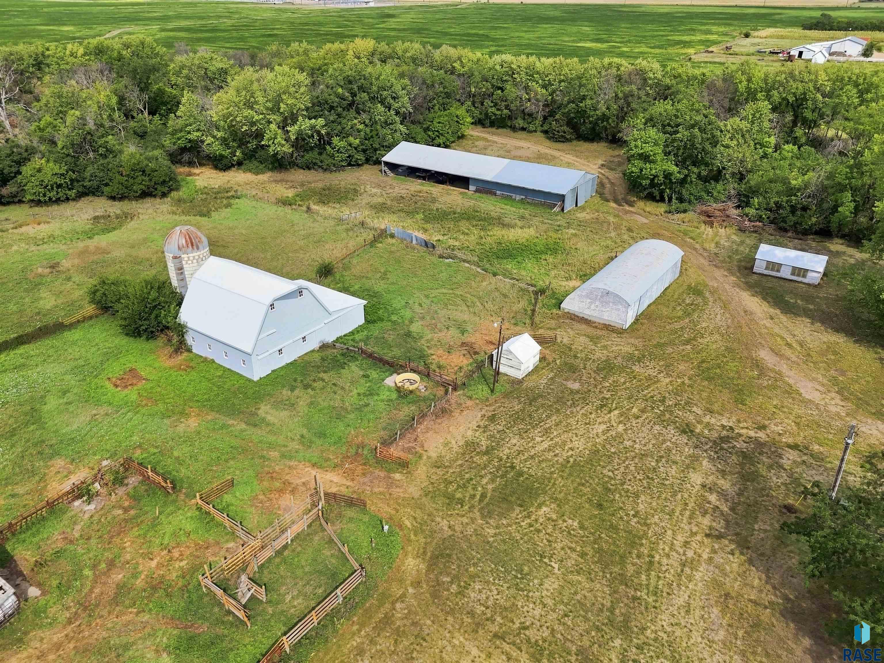 main property photo 18