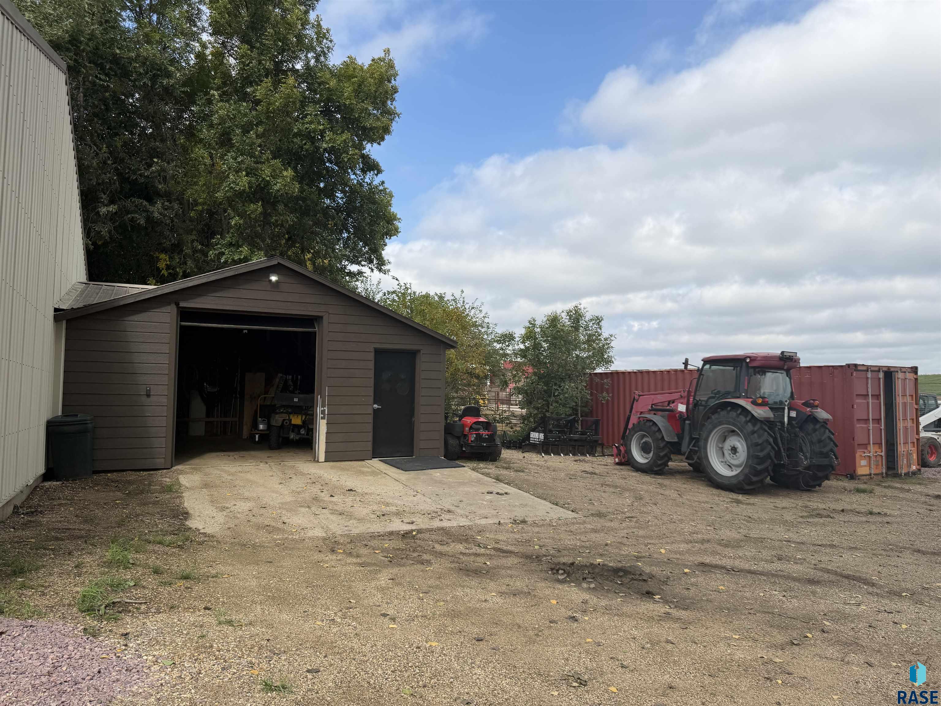main property photo 47