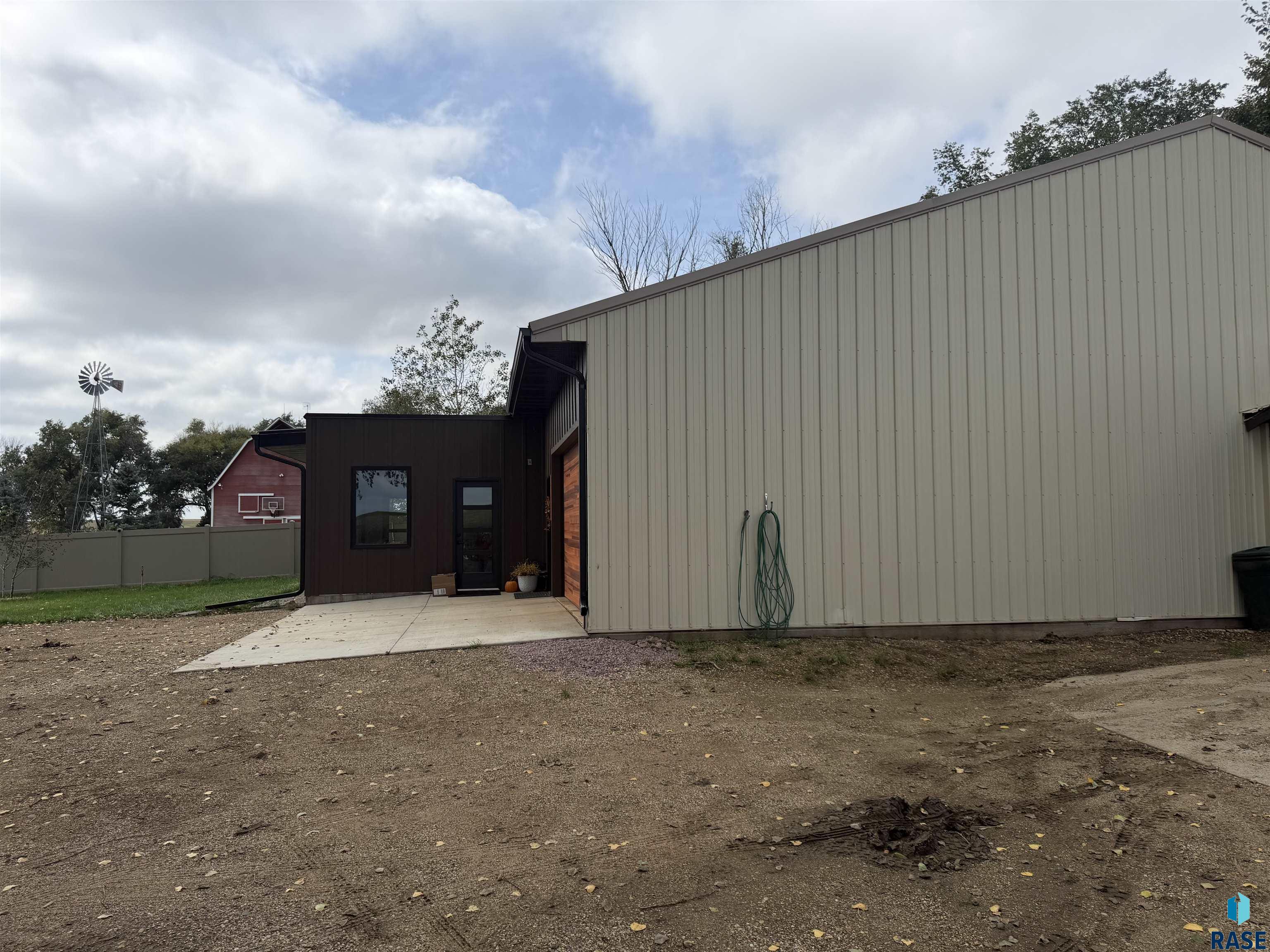 main property photo 6