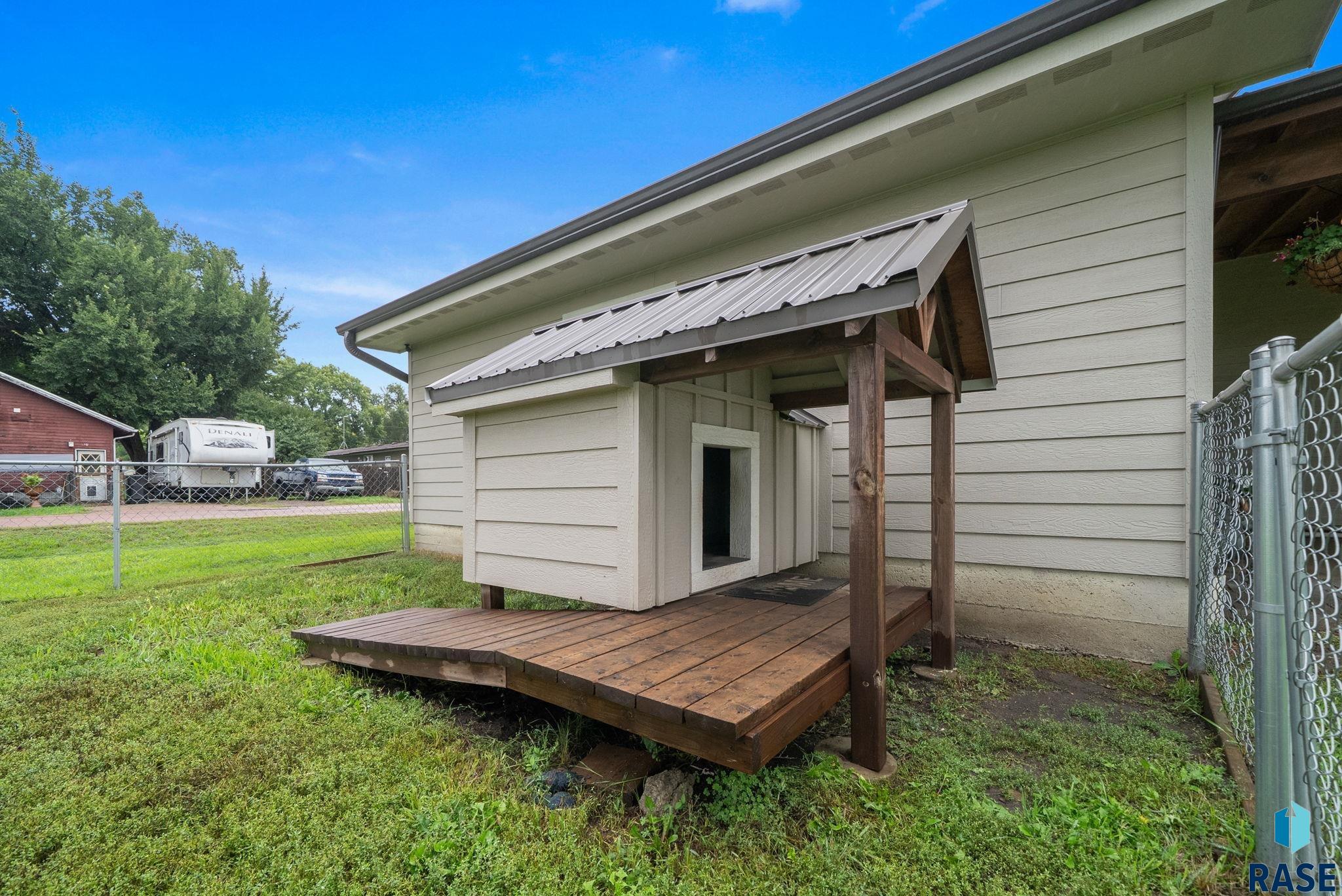 main property photo 11