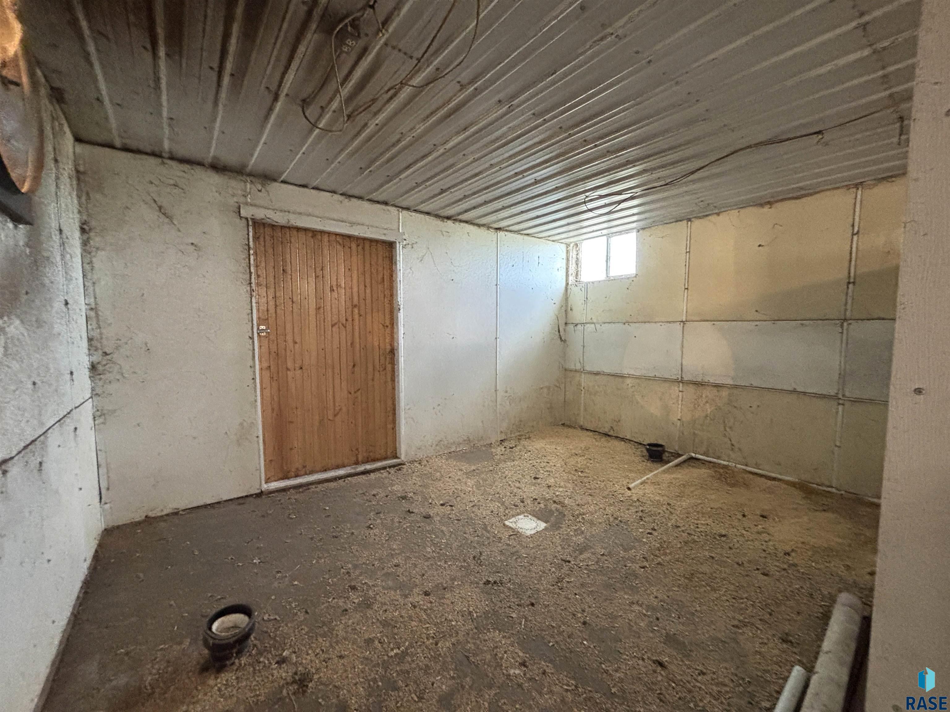 main property photo 74