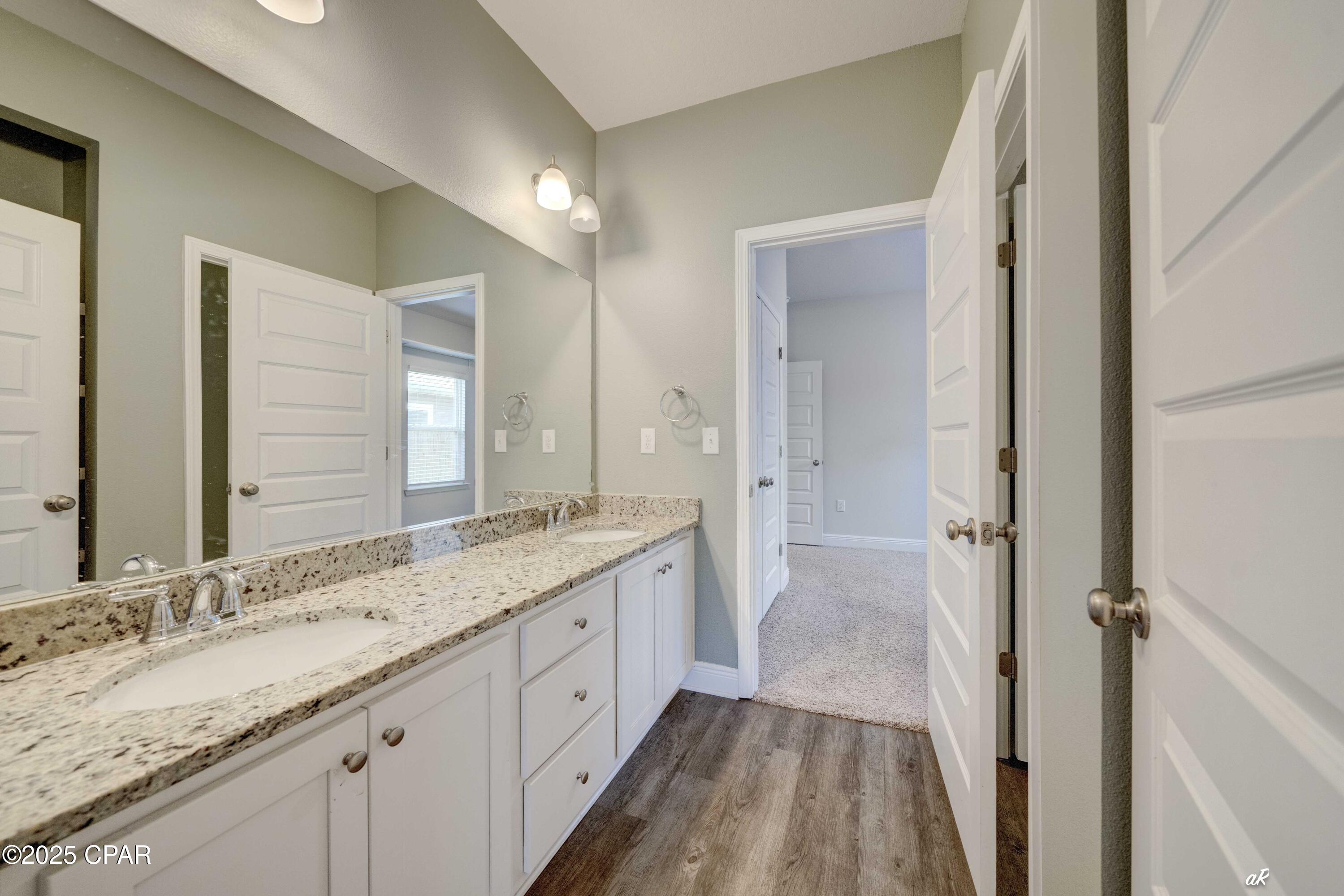 property viewer photo 24