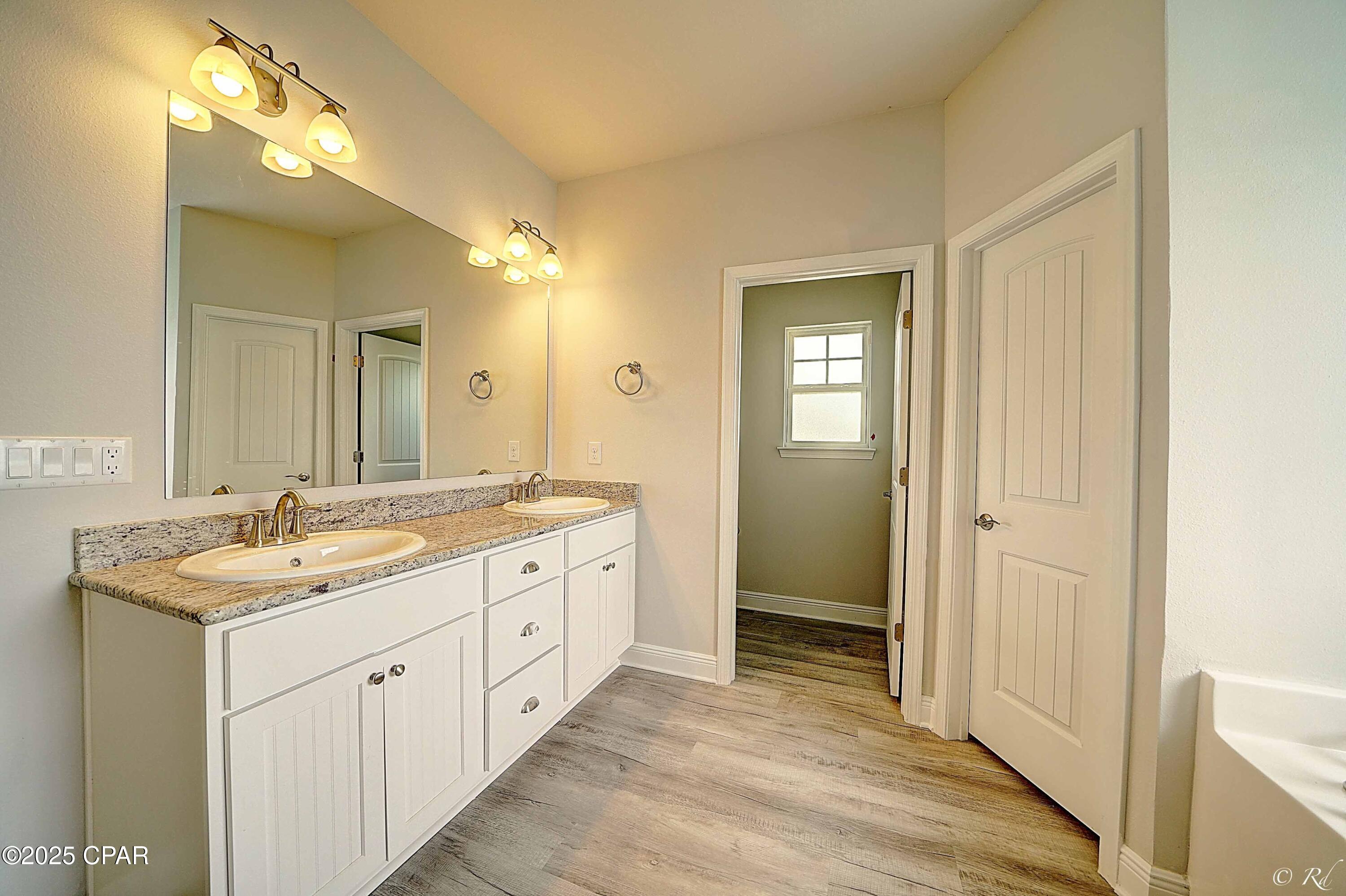 property viewer photo 26