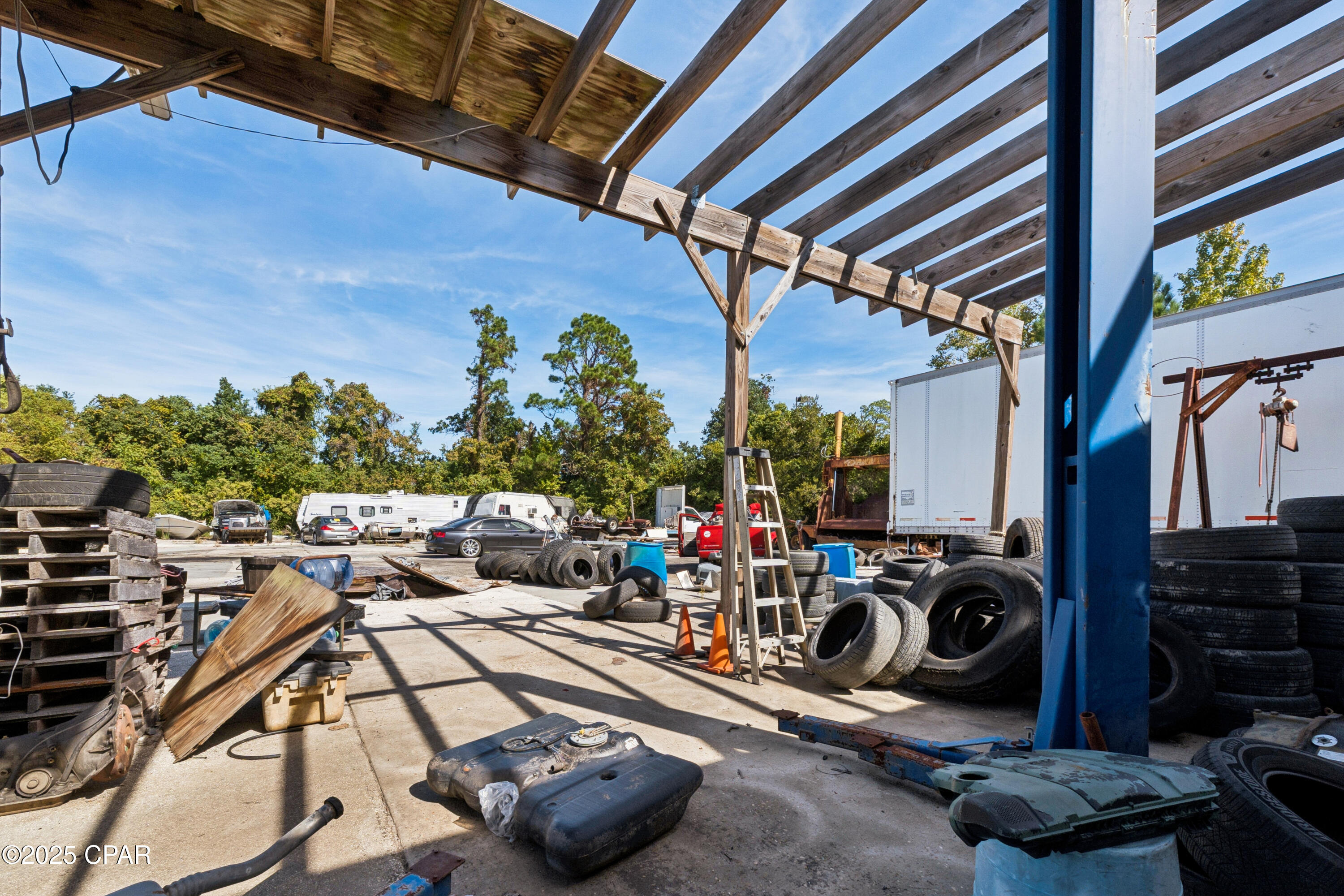 main property photo 28