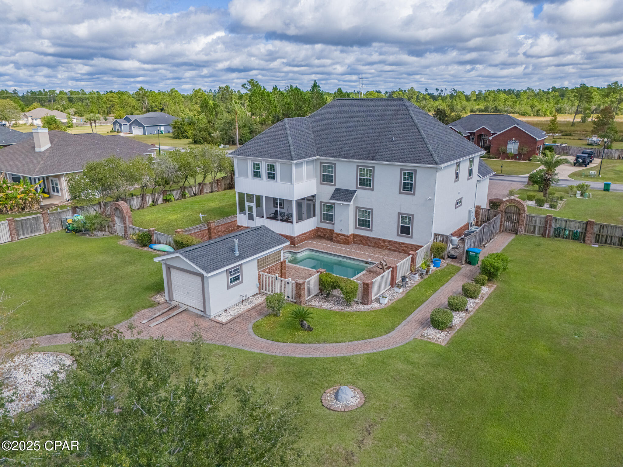 main property photo 28