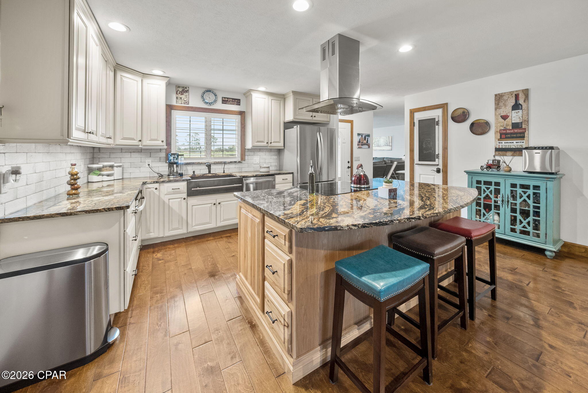 main property photo 6