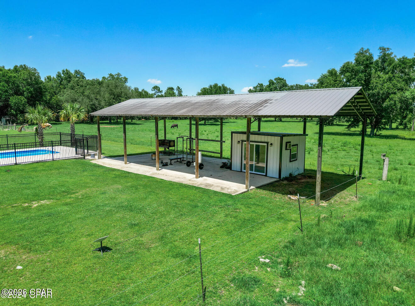 main property photo 11