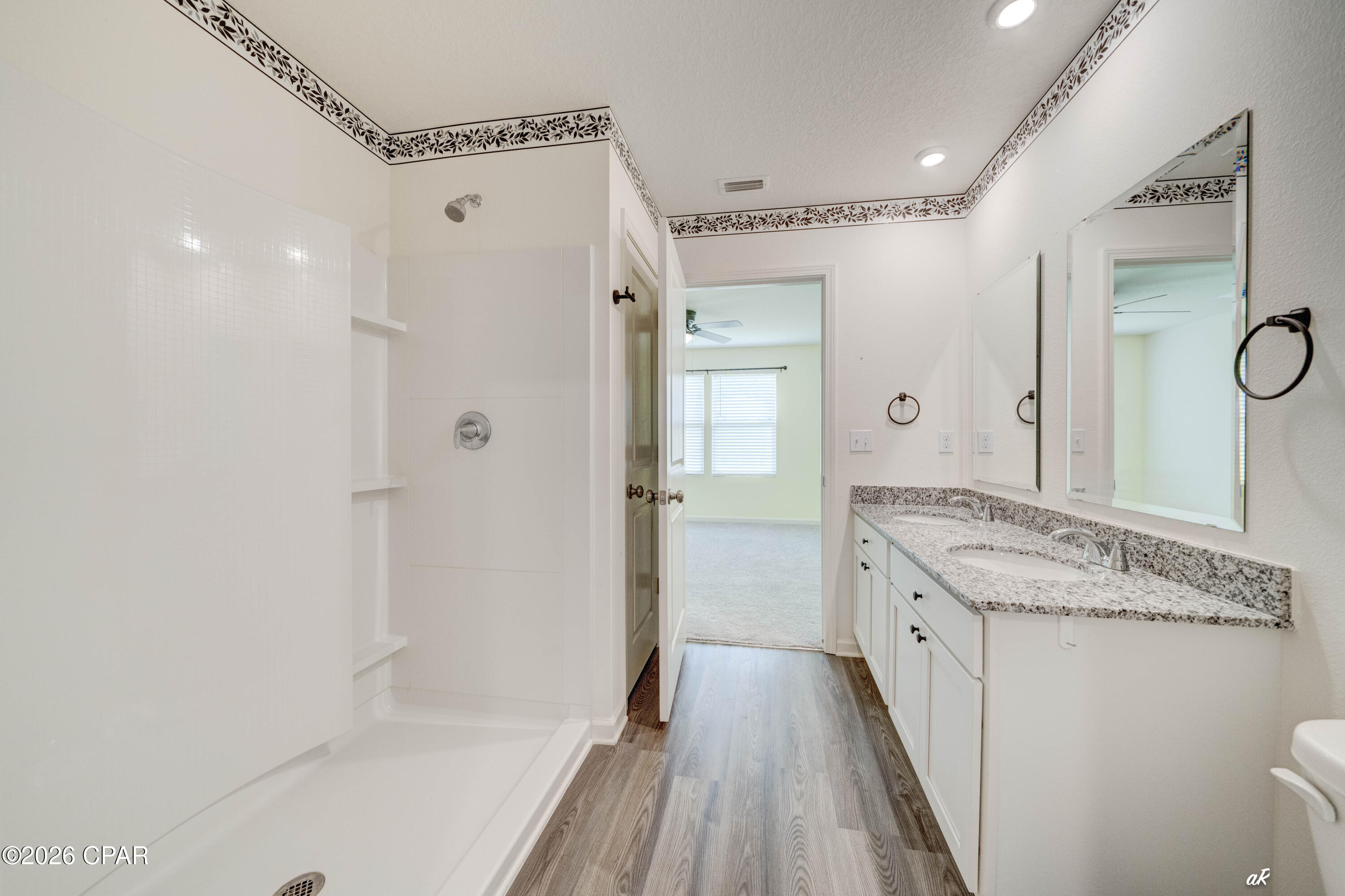 property viewer photo 16