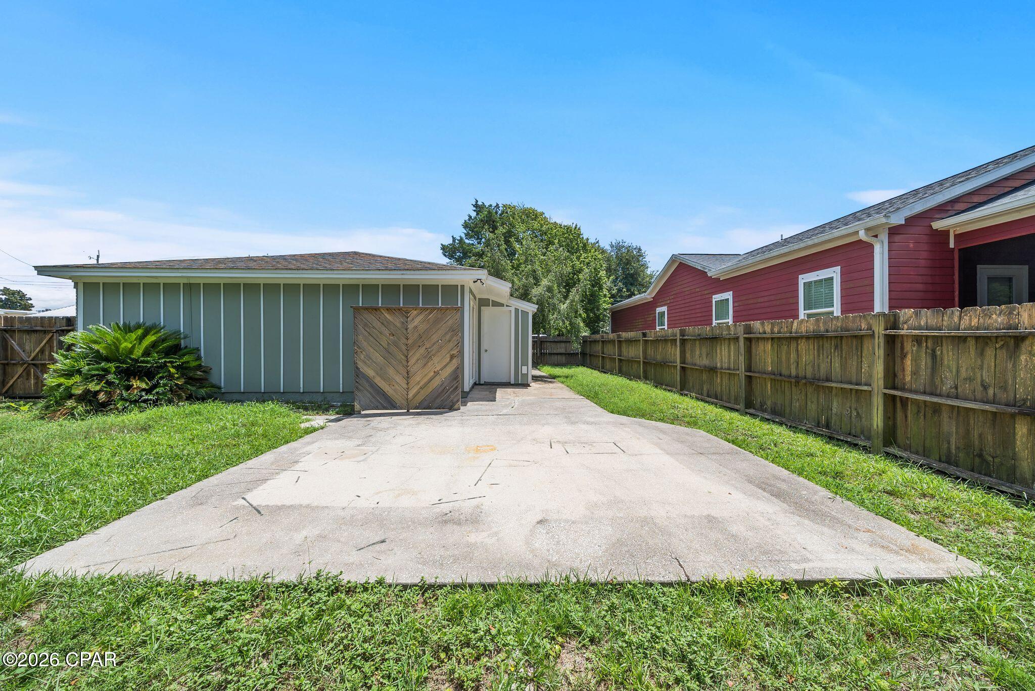 main property photo 28