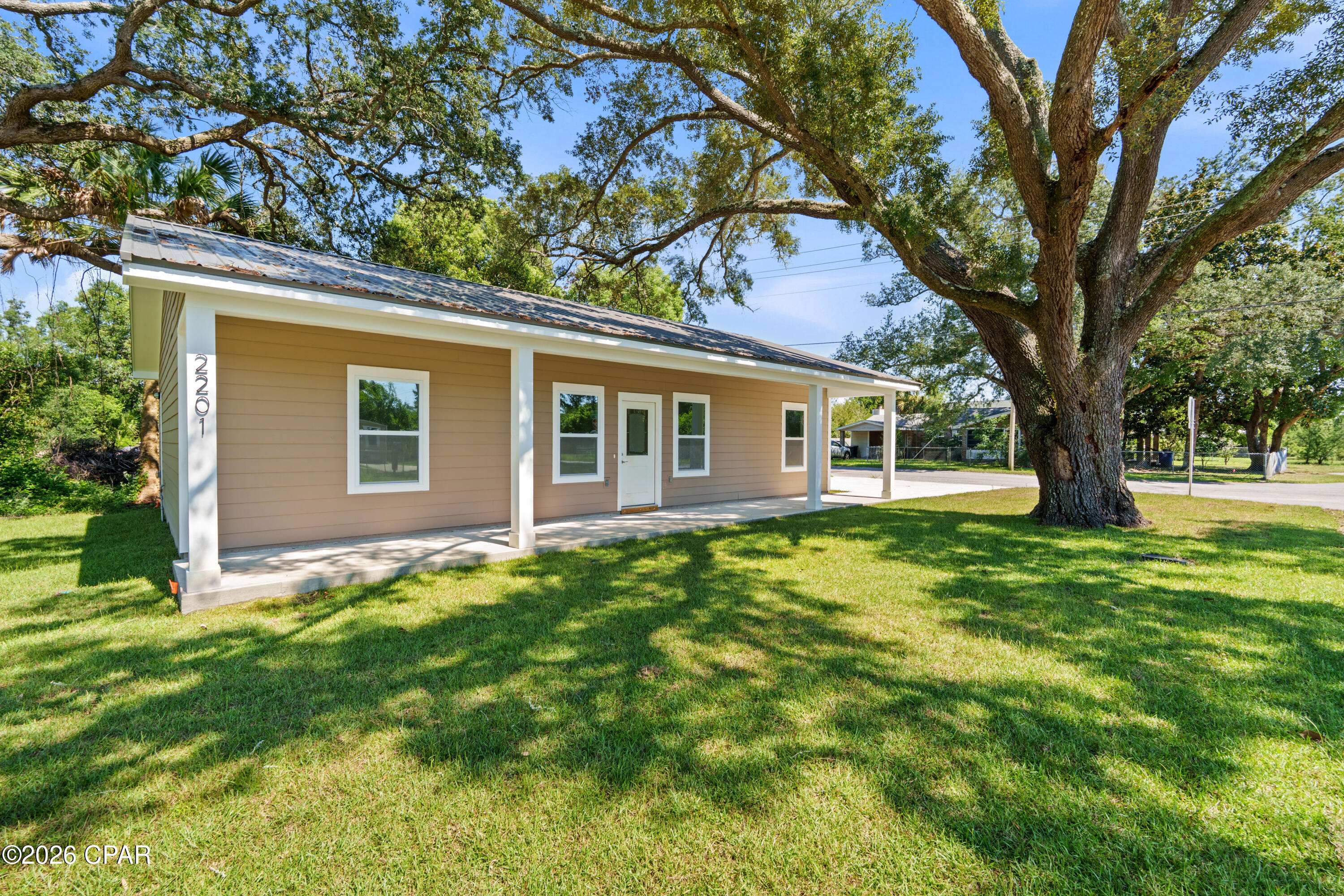 main property photo 28