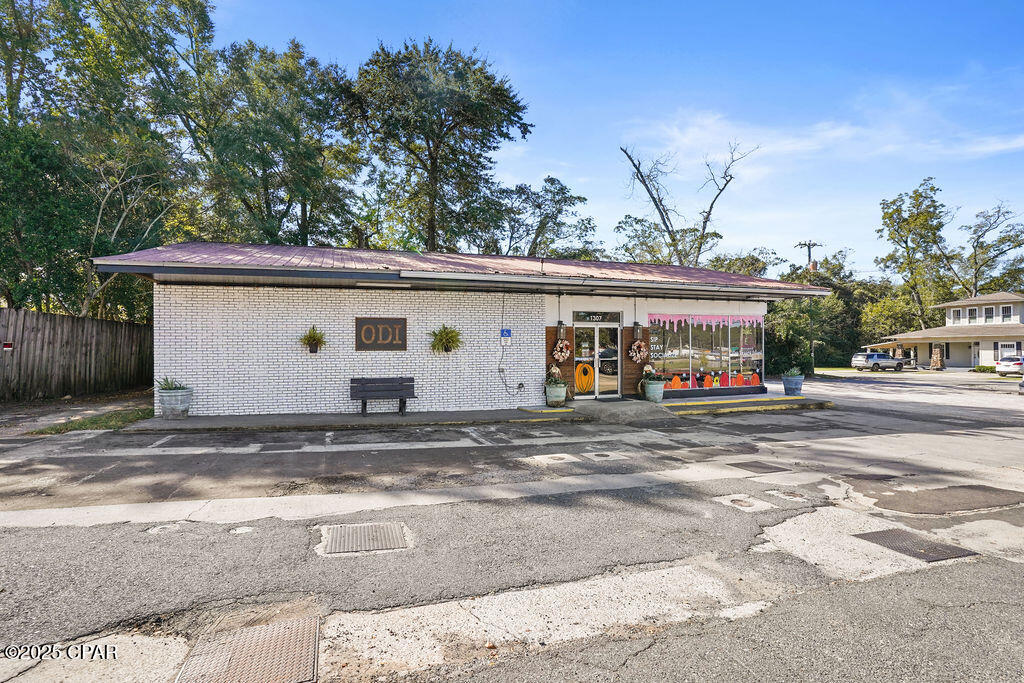 main property photo 25