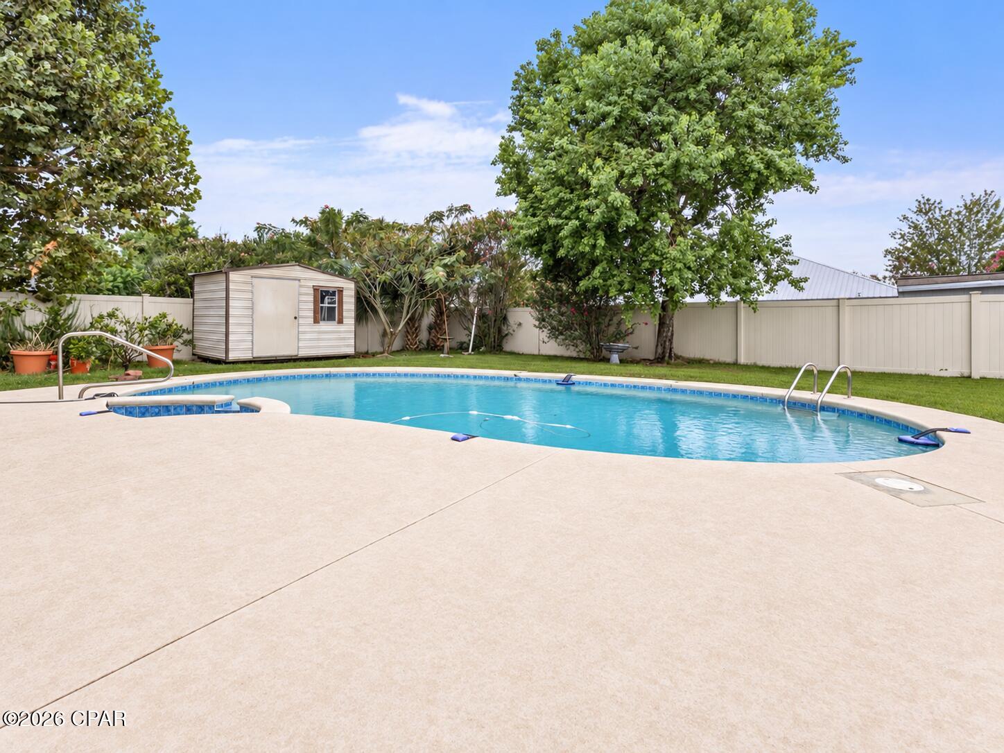 main property photo 10