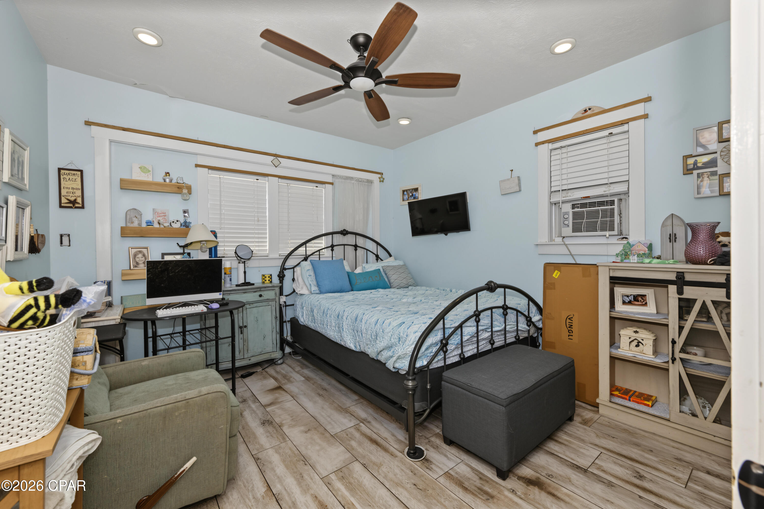 main property photo 11