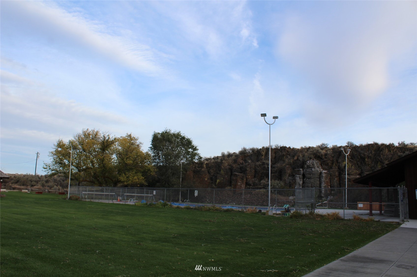 main property photo 28