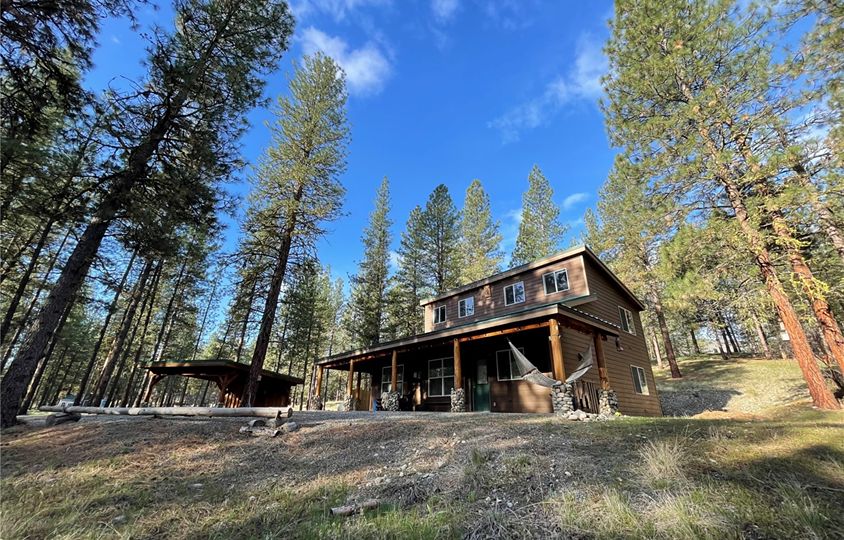 90 Twin Lakes Dr, Winthrop, WA 98862