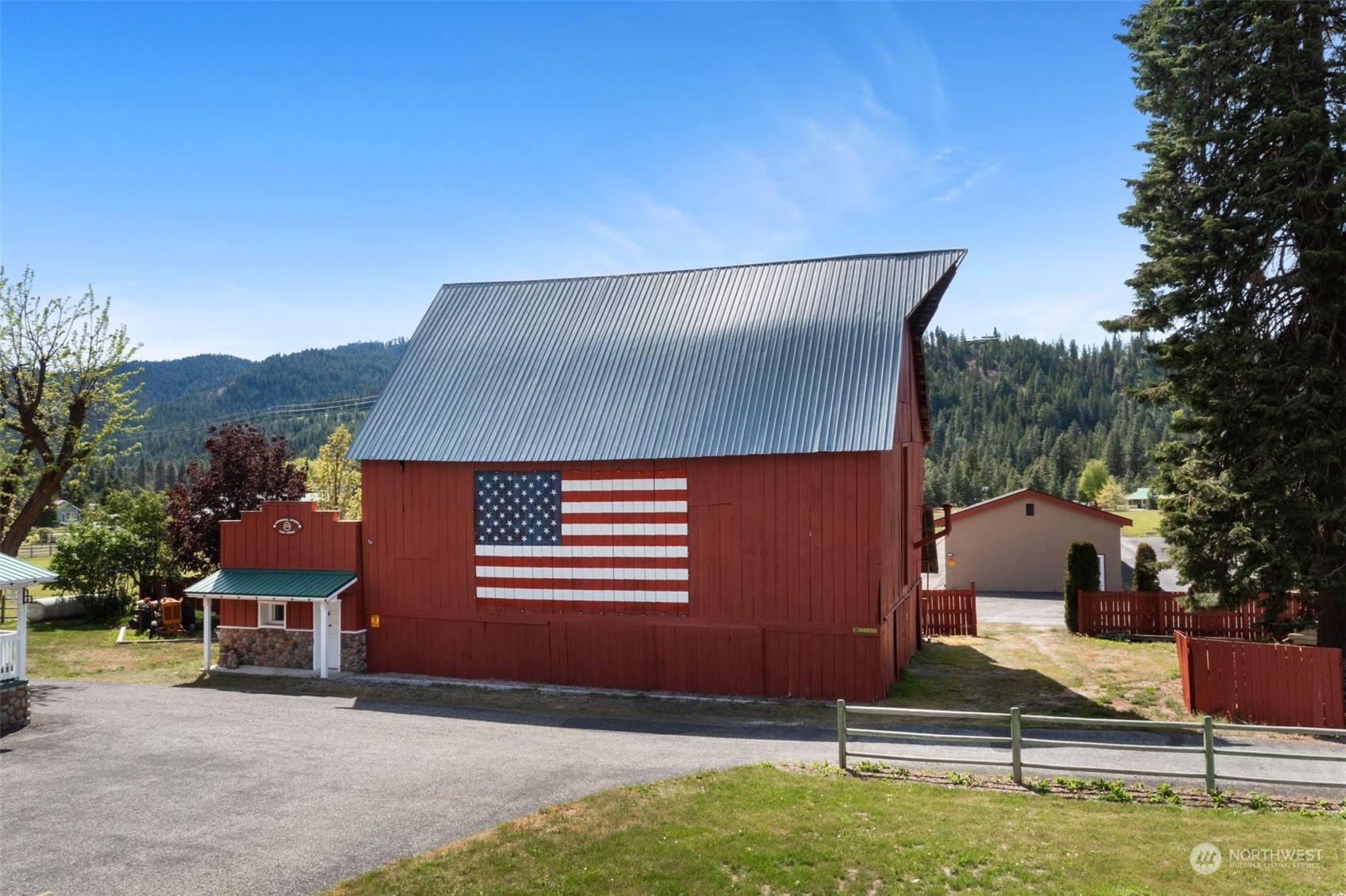main property photo 8