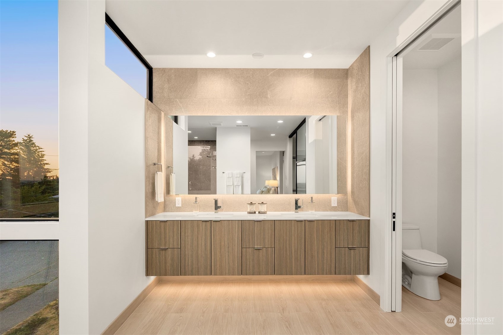 property viewer photo 22