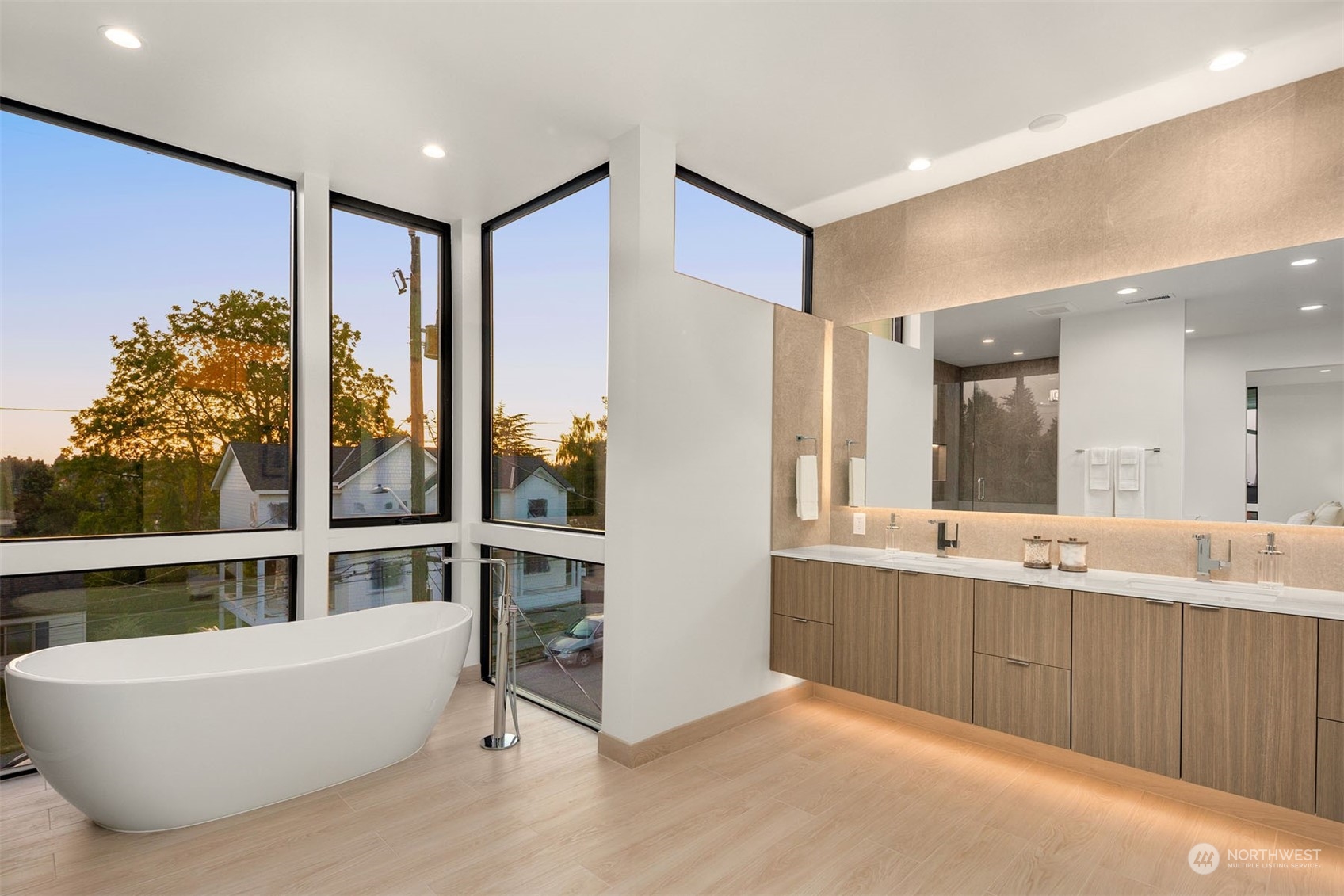 property viewer photo 23