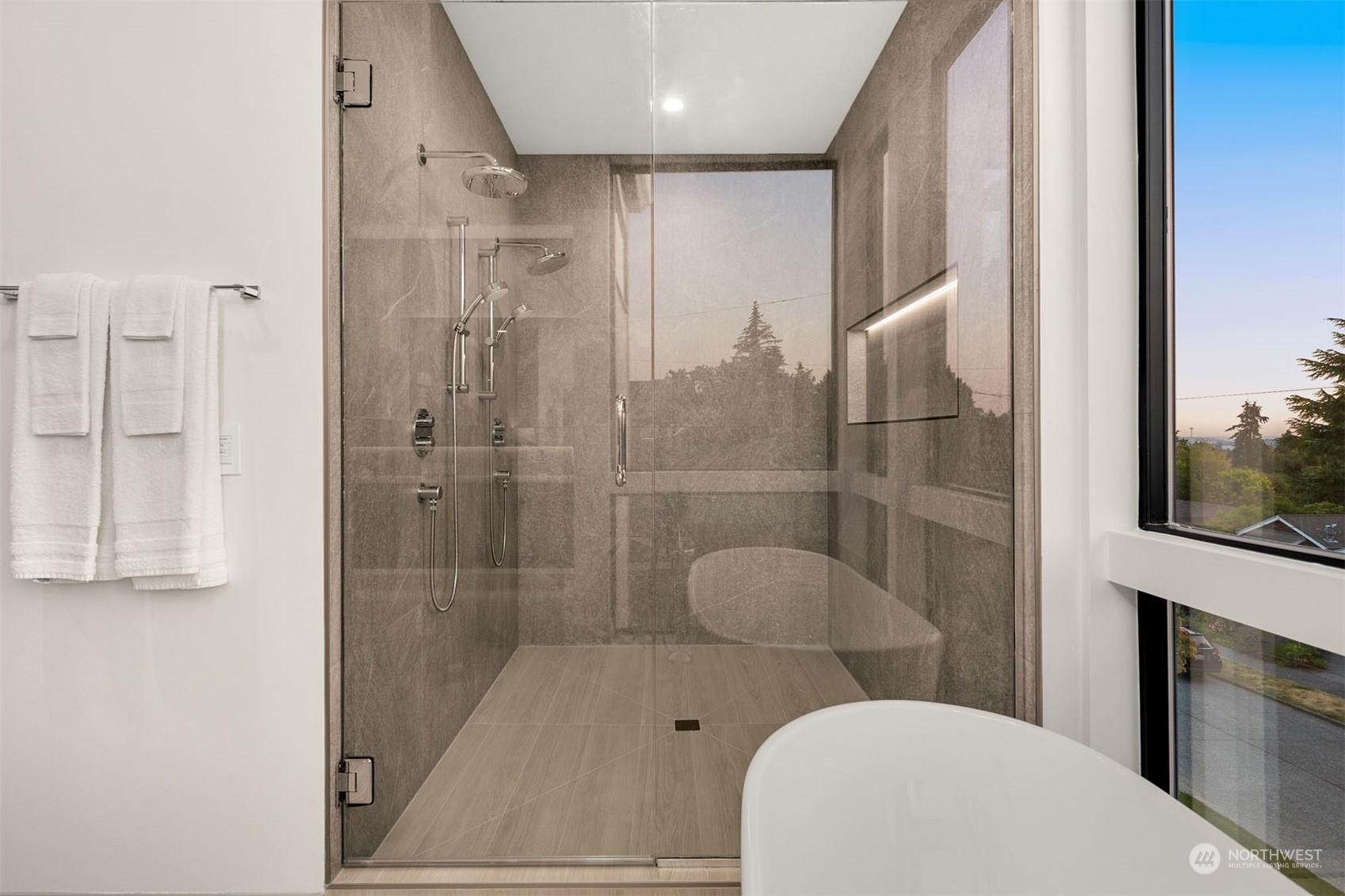 property viewer photo 25