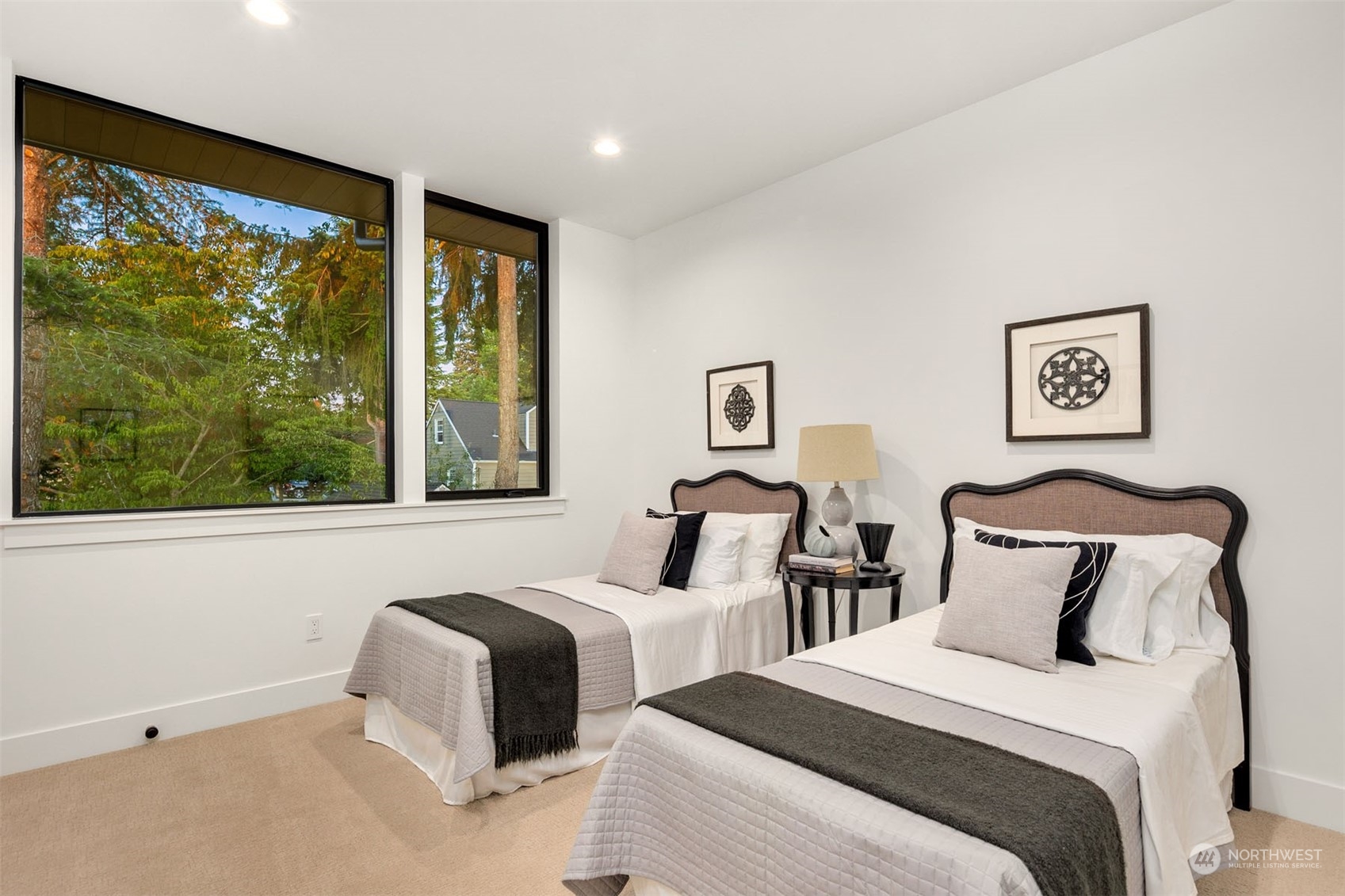 property viewer photo 26