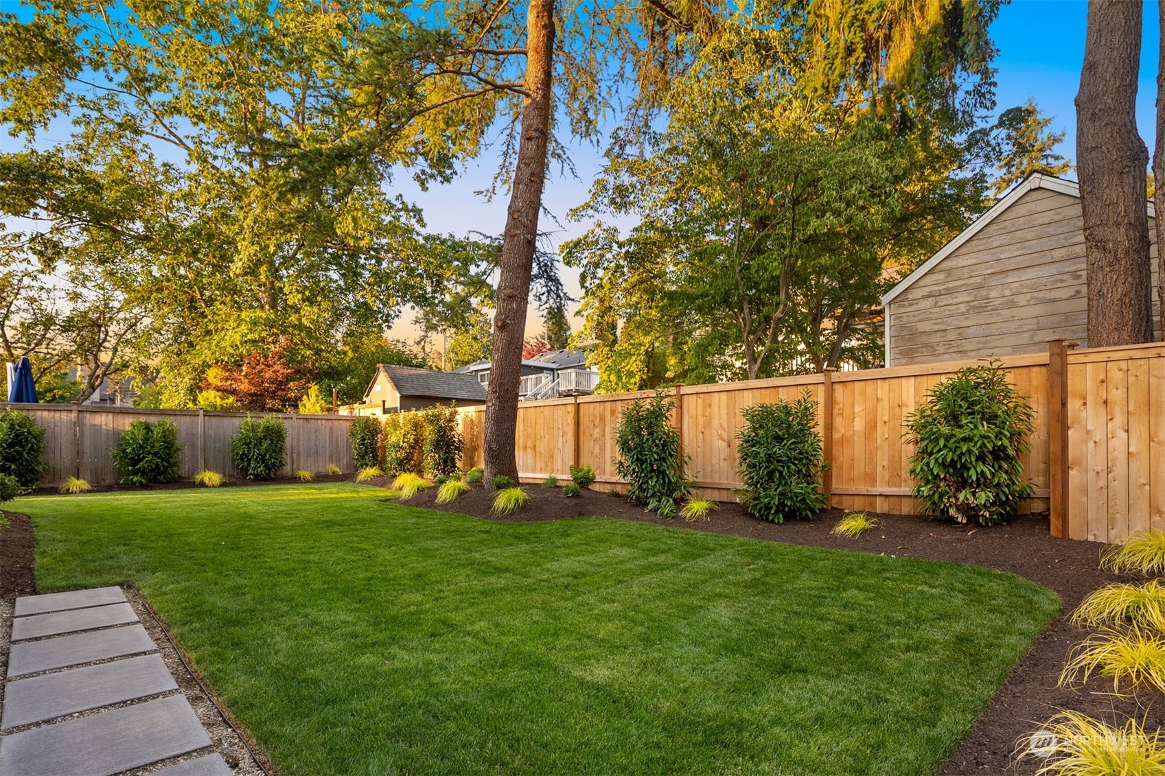 property viewer photo 36