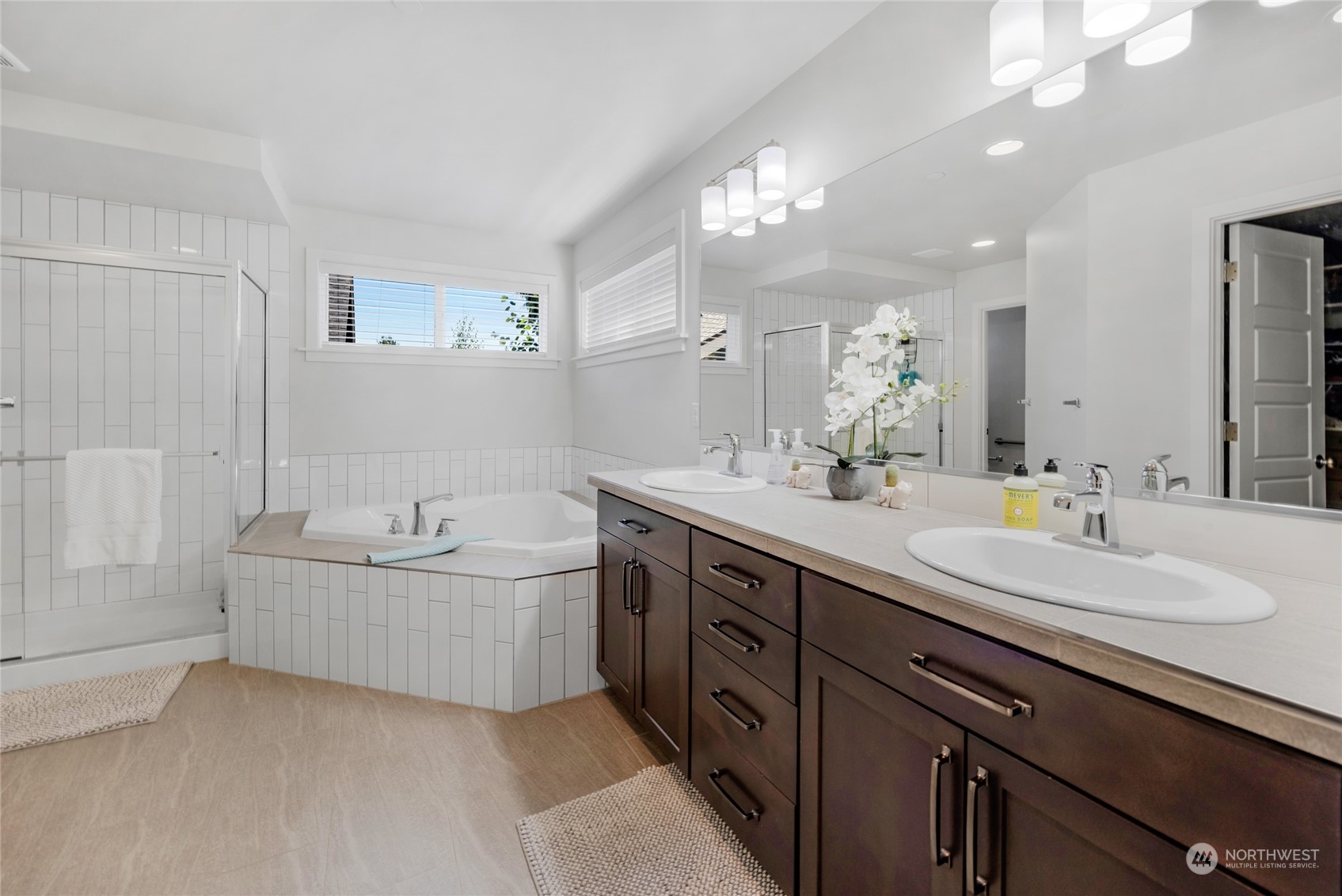 property viewer photo 19