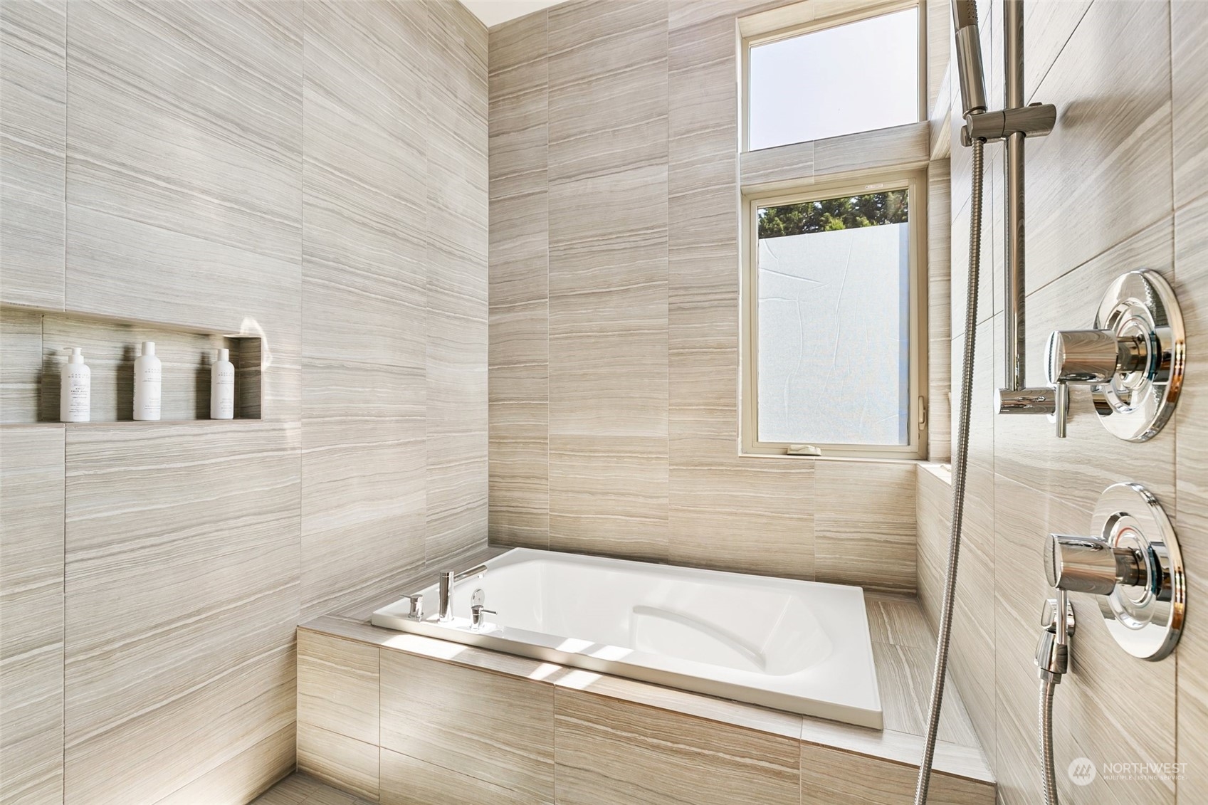 property viewer photo 31