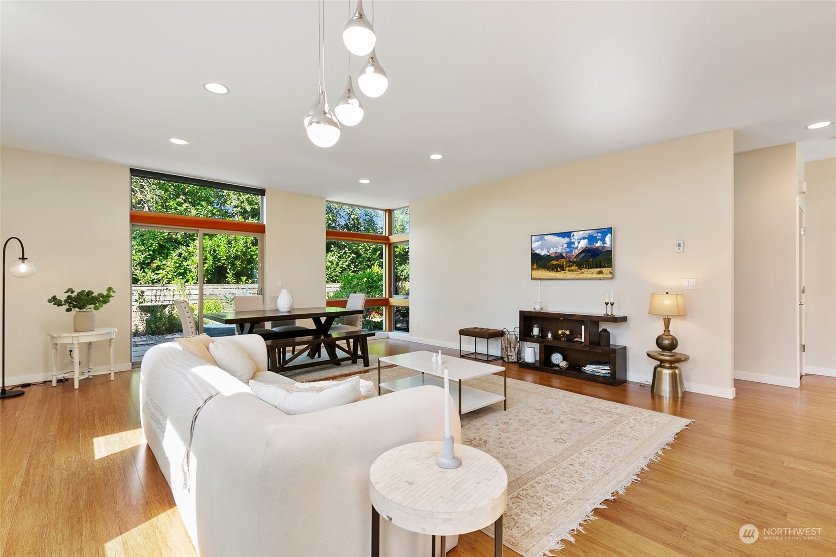 property viewer photo 7