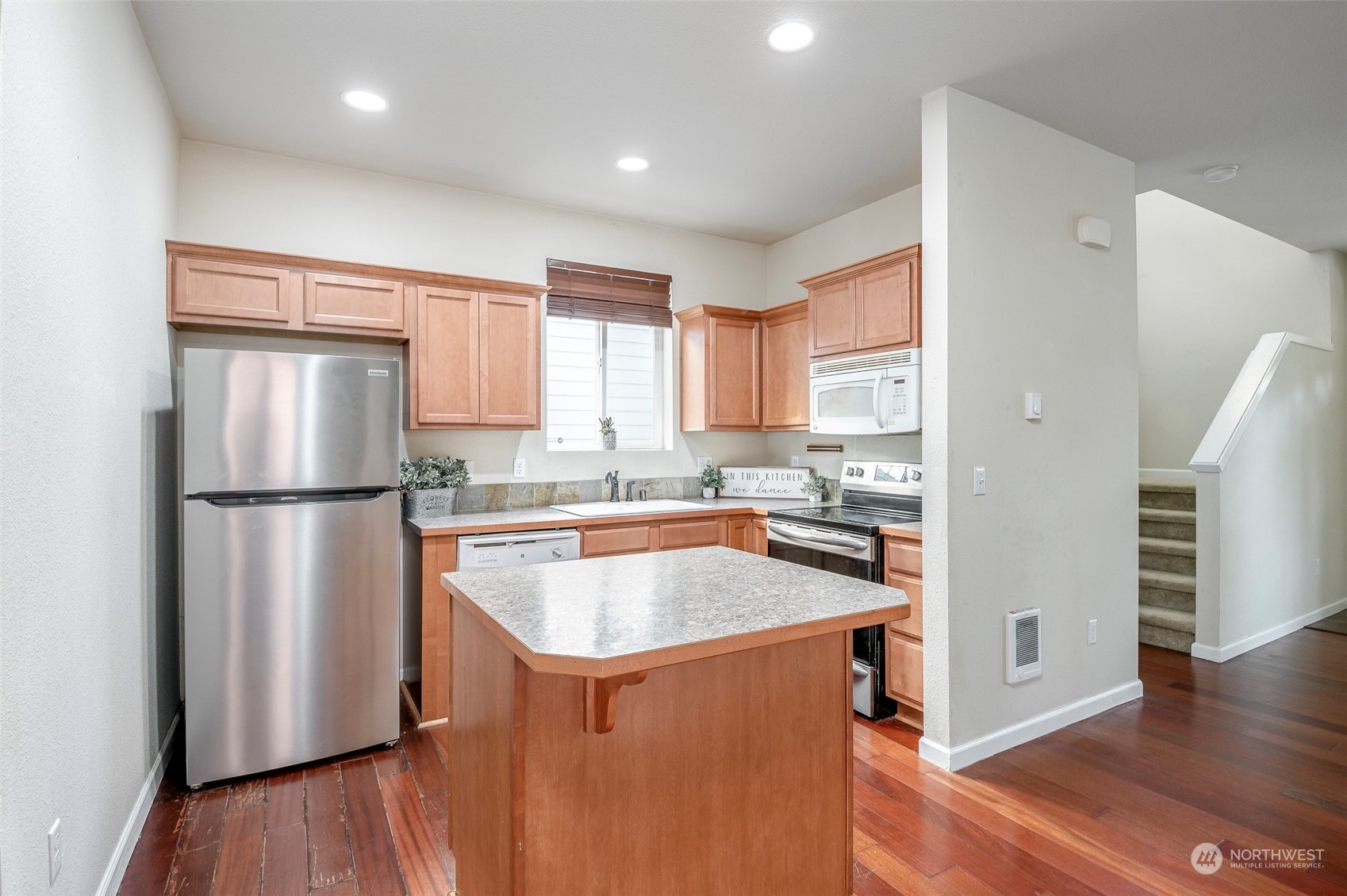 property viewer photo 10