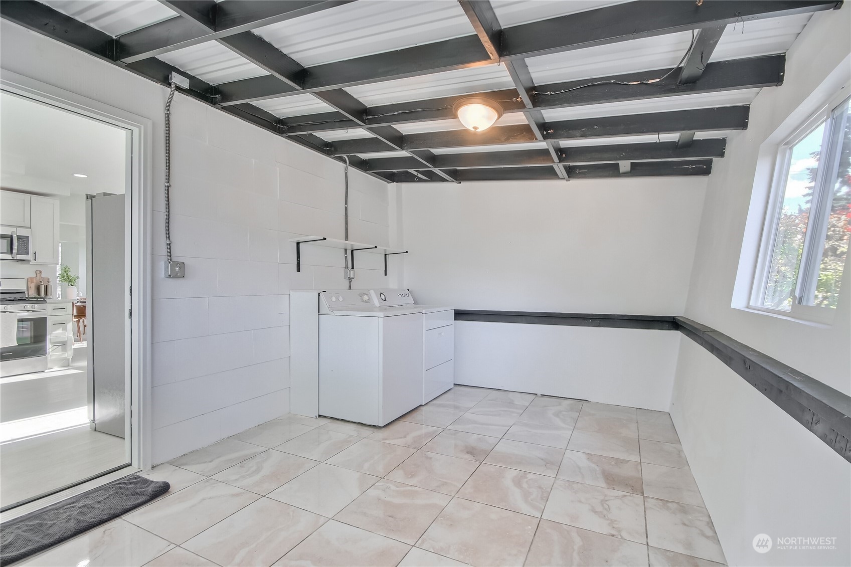 property viewer photo 25