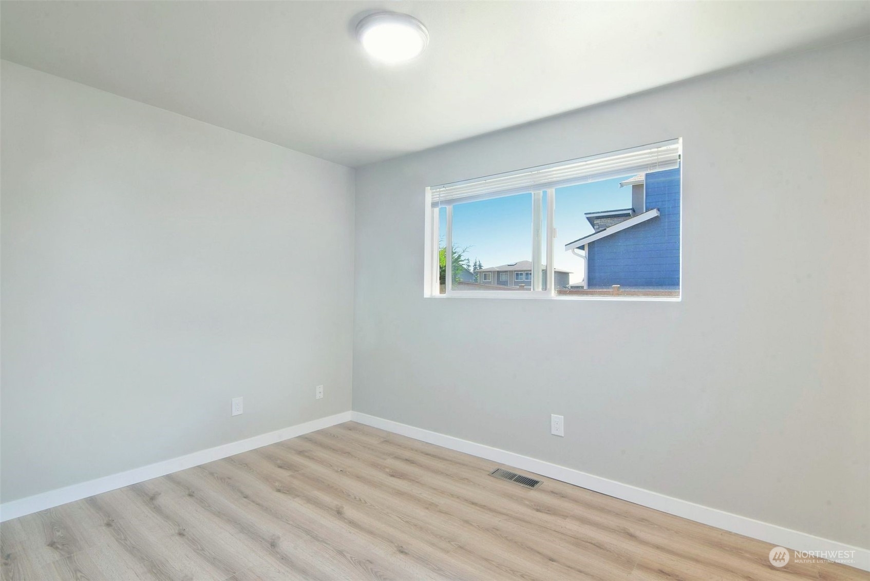 property viewer photo 16