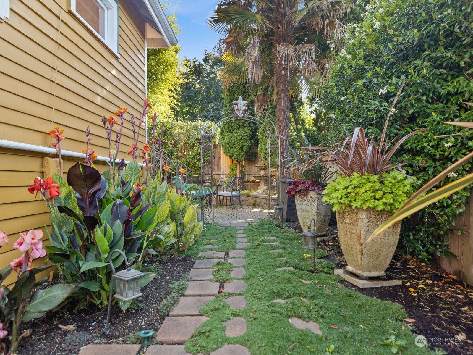 property viewer photo 36