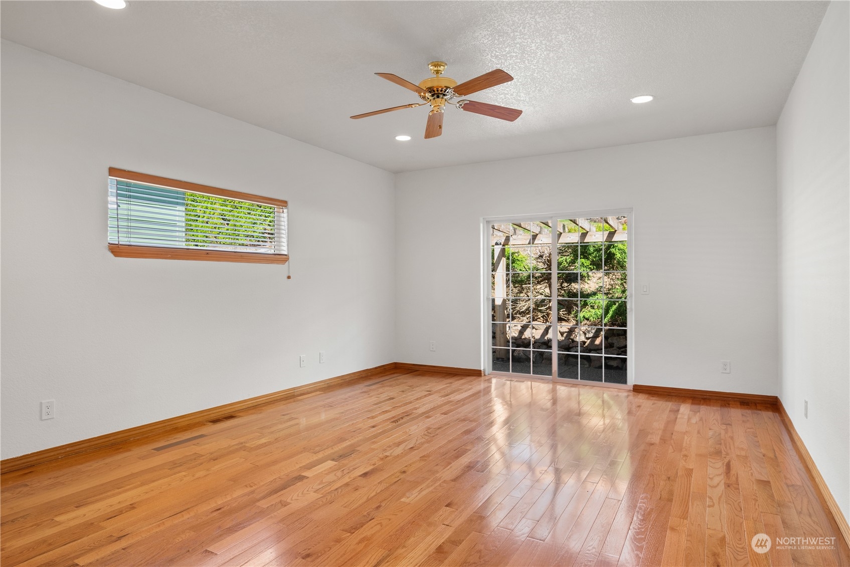 property viewer photo 15