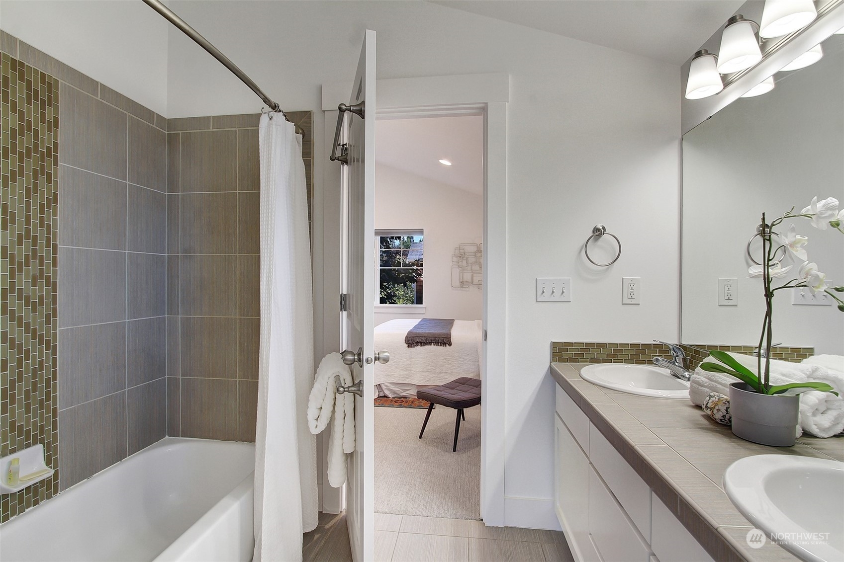 property viewer photo 17