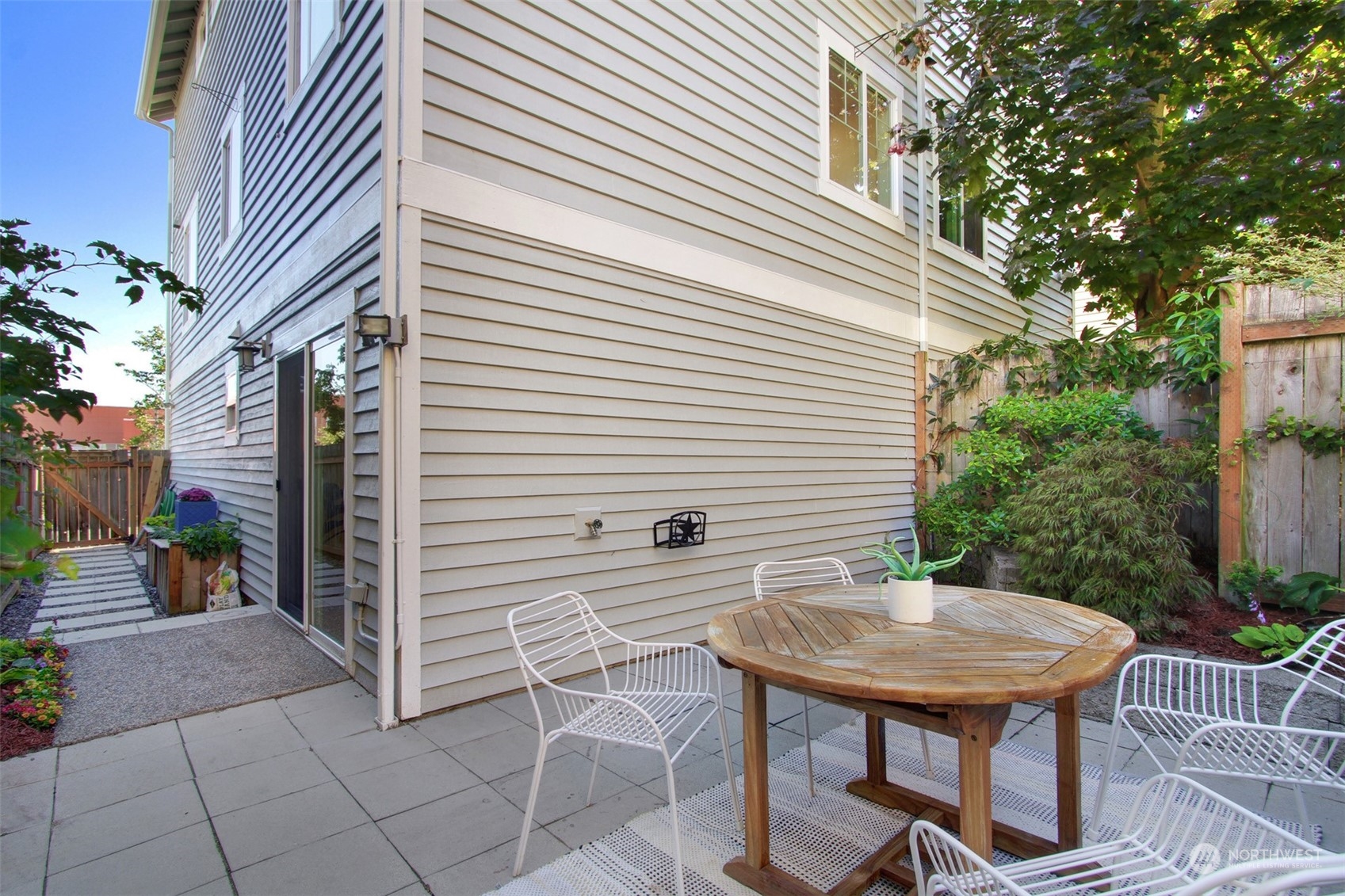 property viewer photo 25
