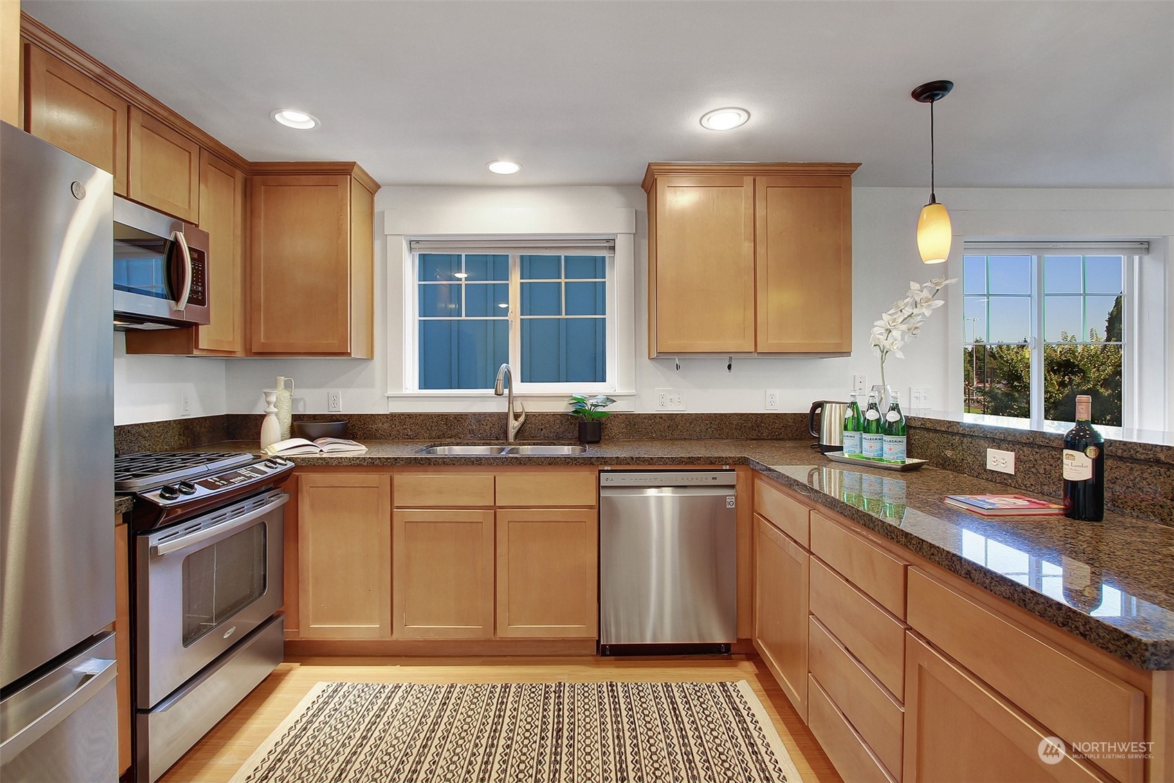 property viewer photo 3