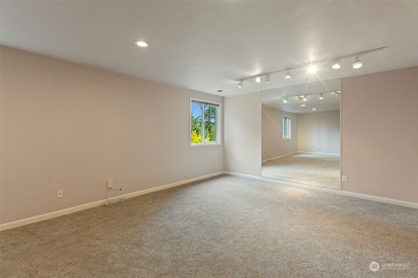 property viewer photo 26