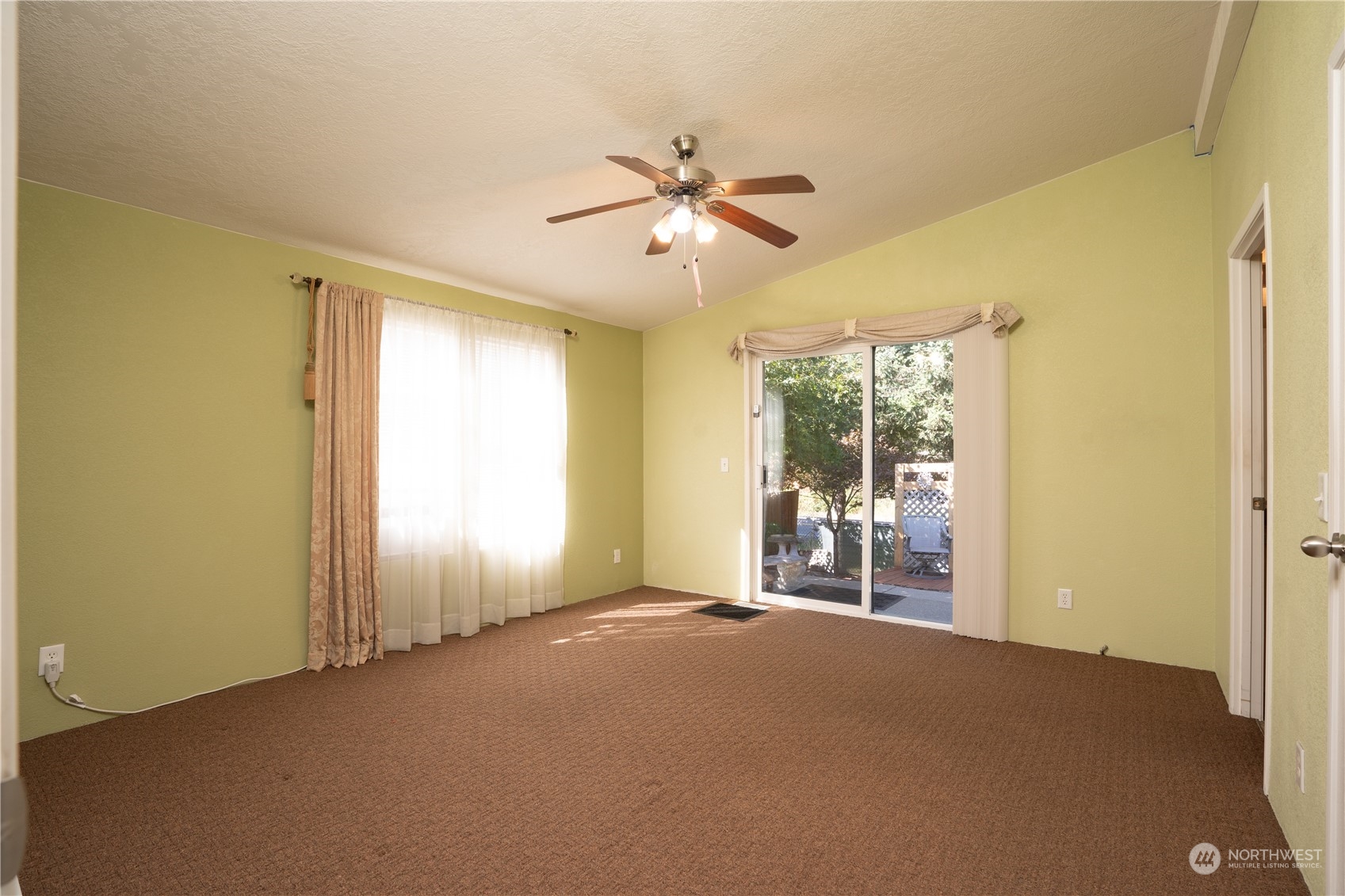 property viewer photo 16