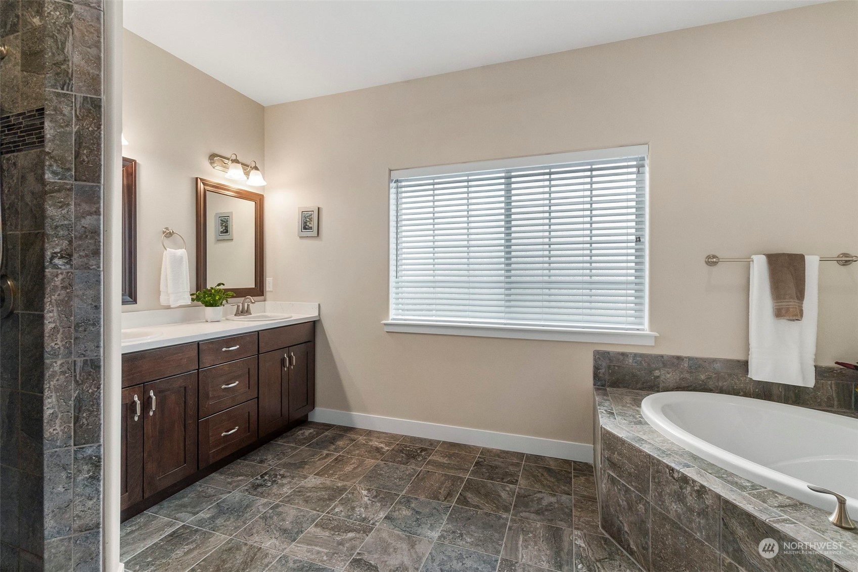 property viewer photo 15