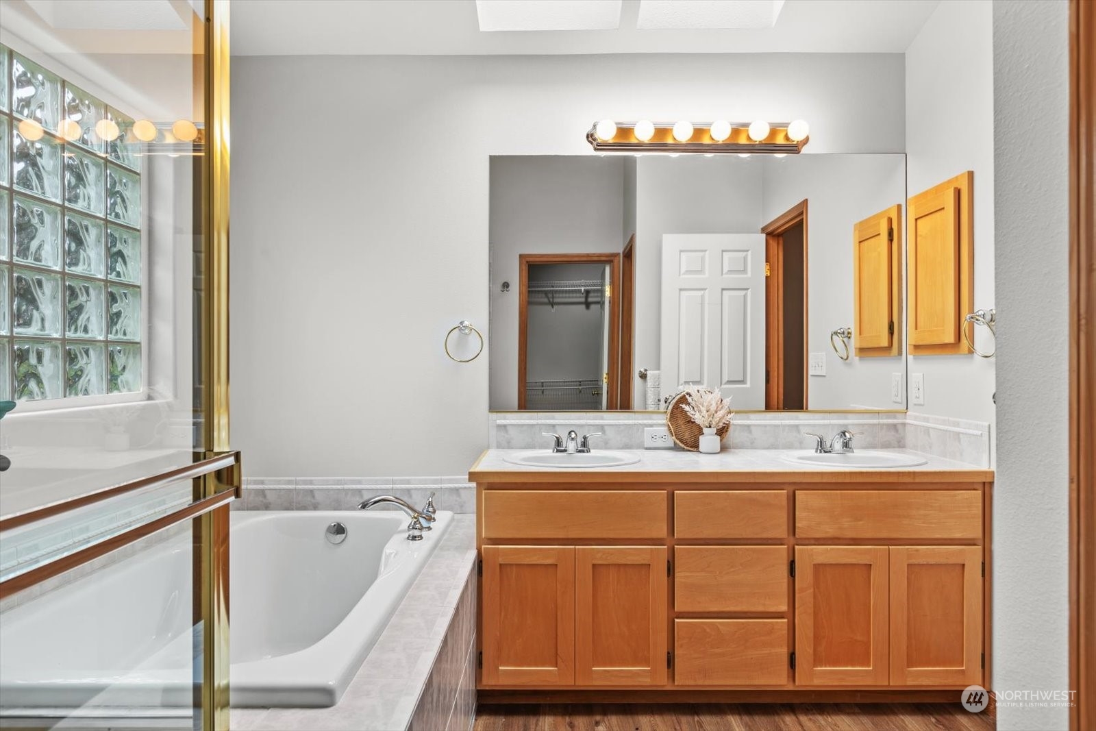 property viewer photo 18