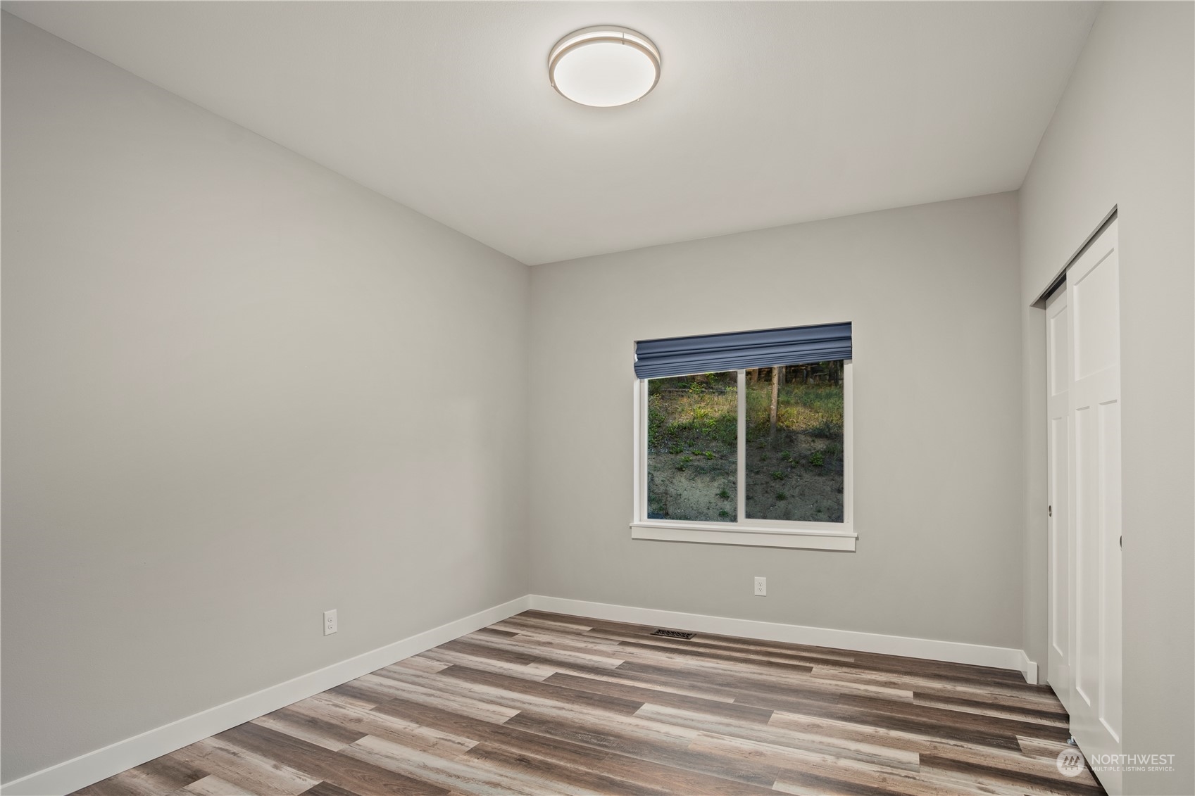 property viewer photo 18